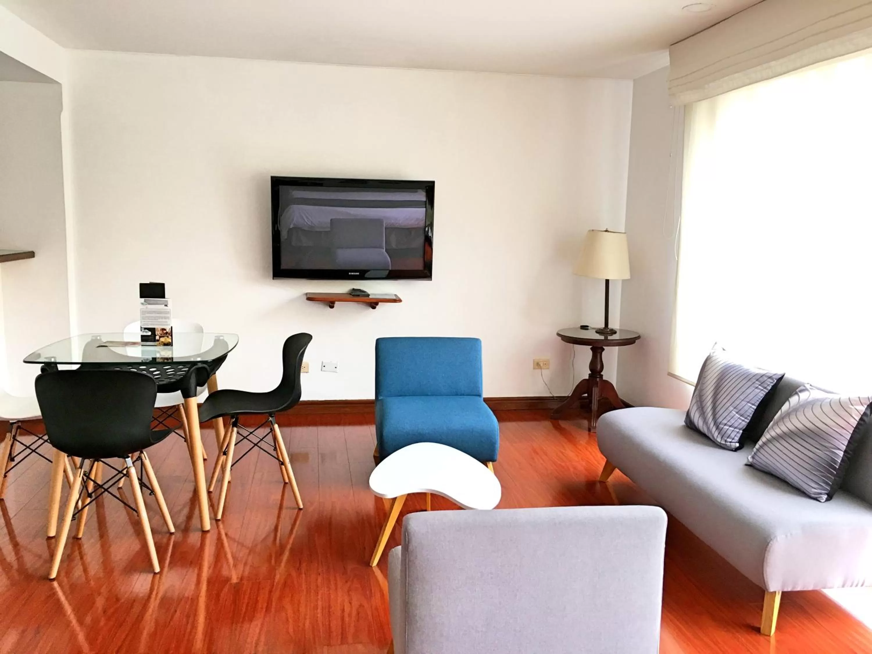 Seating area in Cora 96 Street Apartments