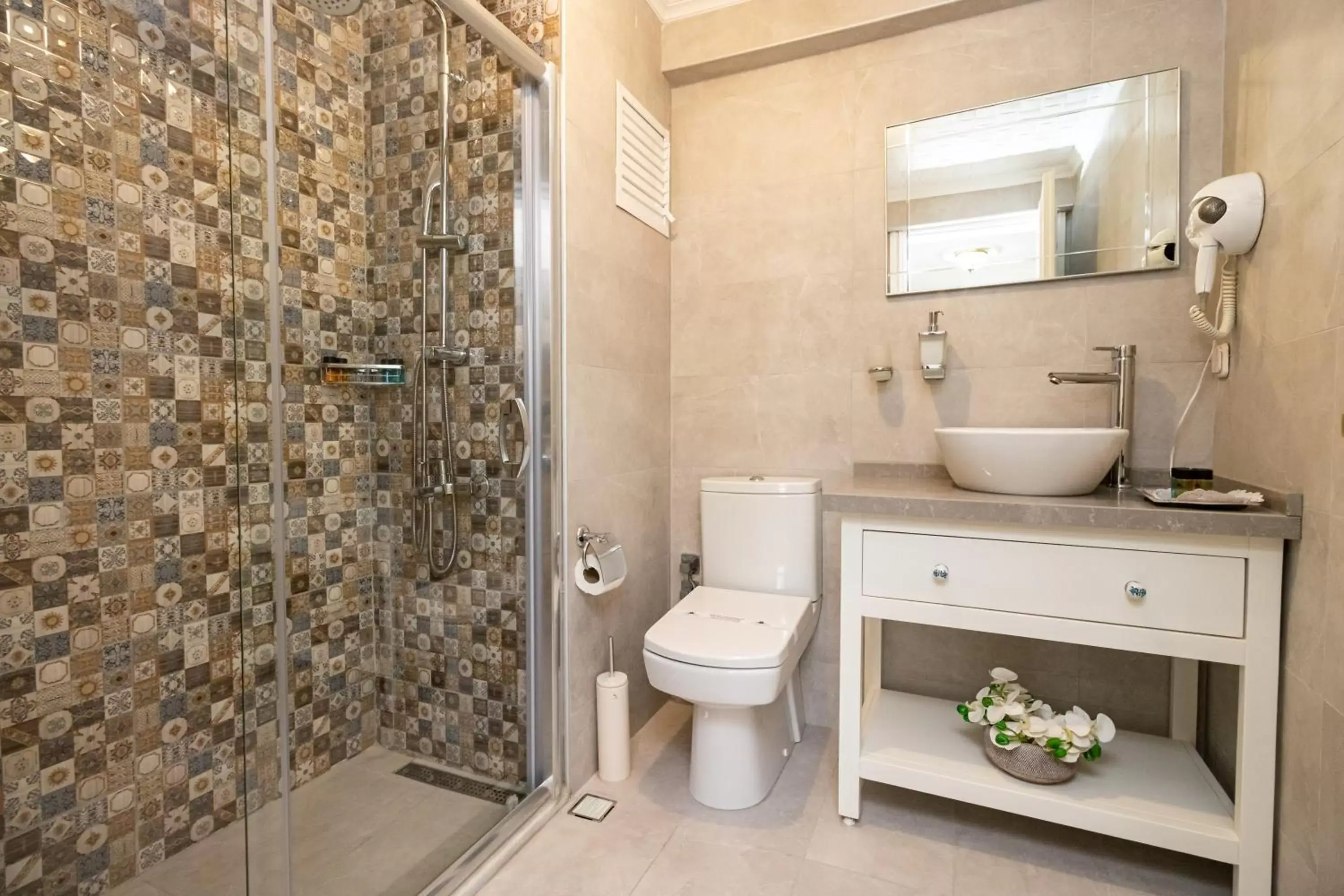Shower, Bathroom in Alzer Hotel