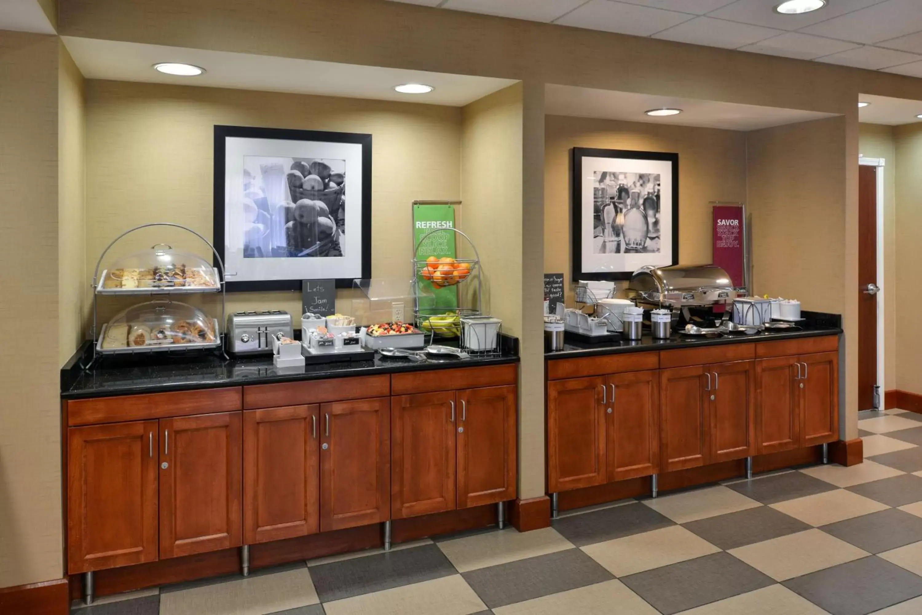 Dining area, Restaurant/Places to Eat in Hampton Inn & Suites Tacoma