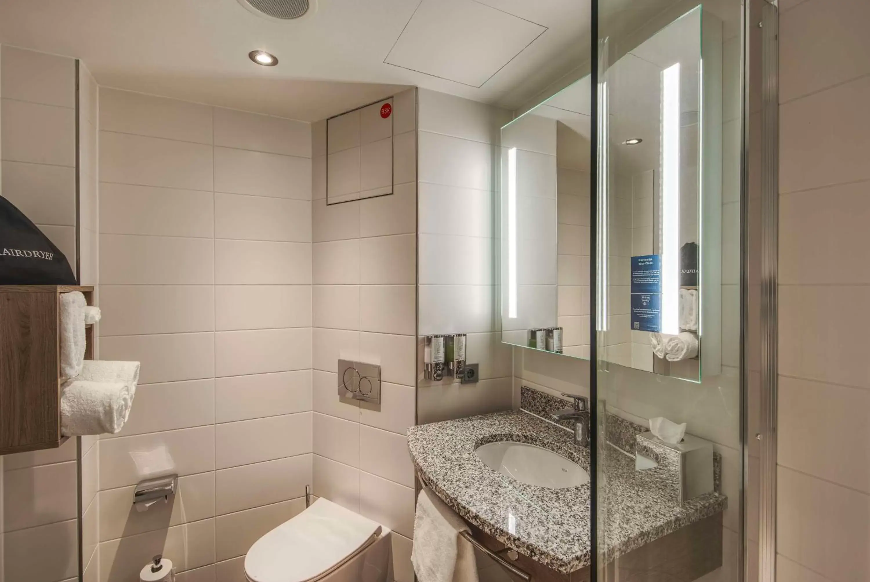 Bathroom in Hampton by Hilton Stuttgart City Centre