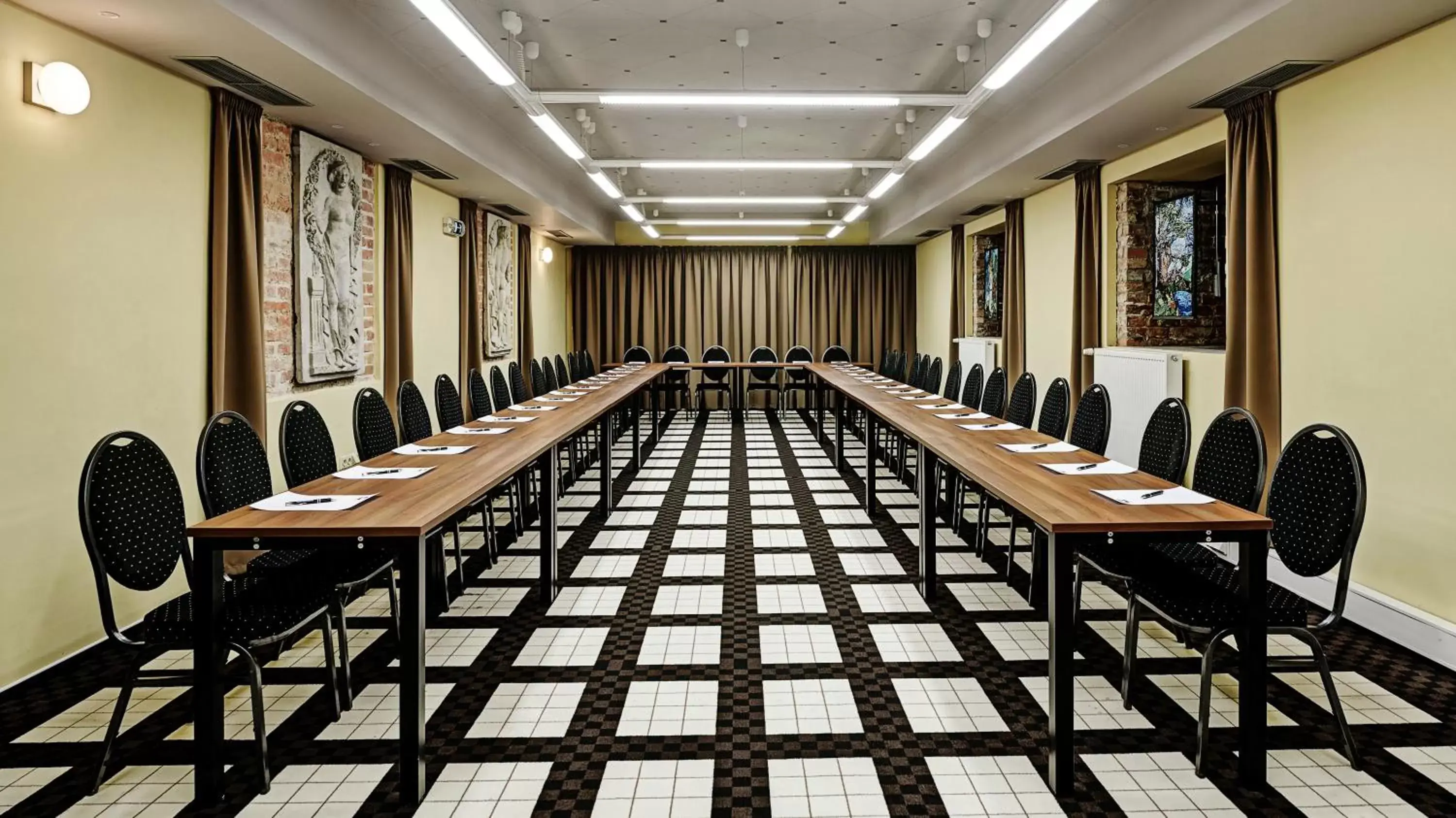 Business facilities in Grandezza Hotel Luxury Palace