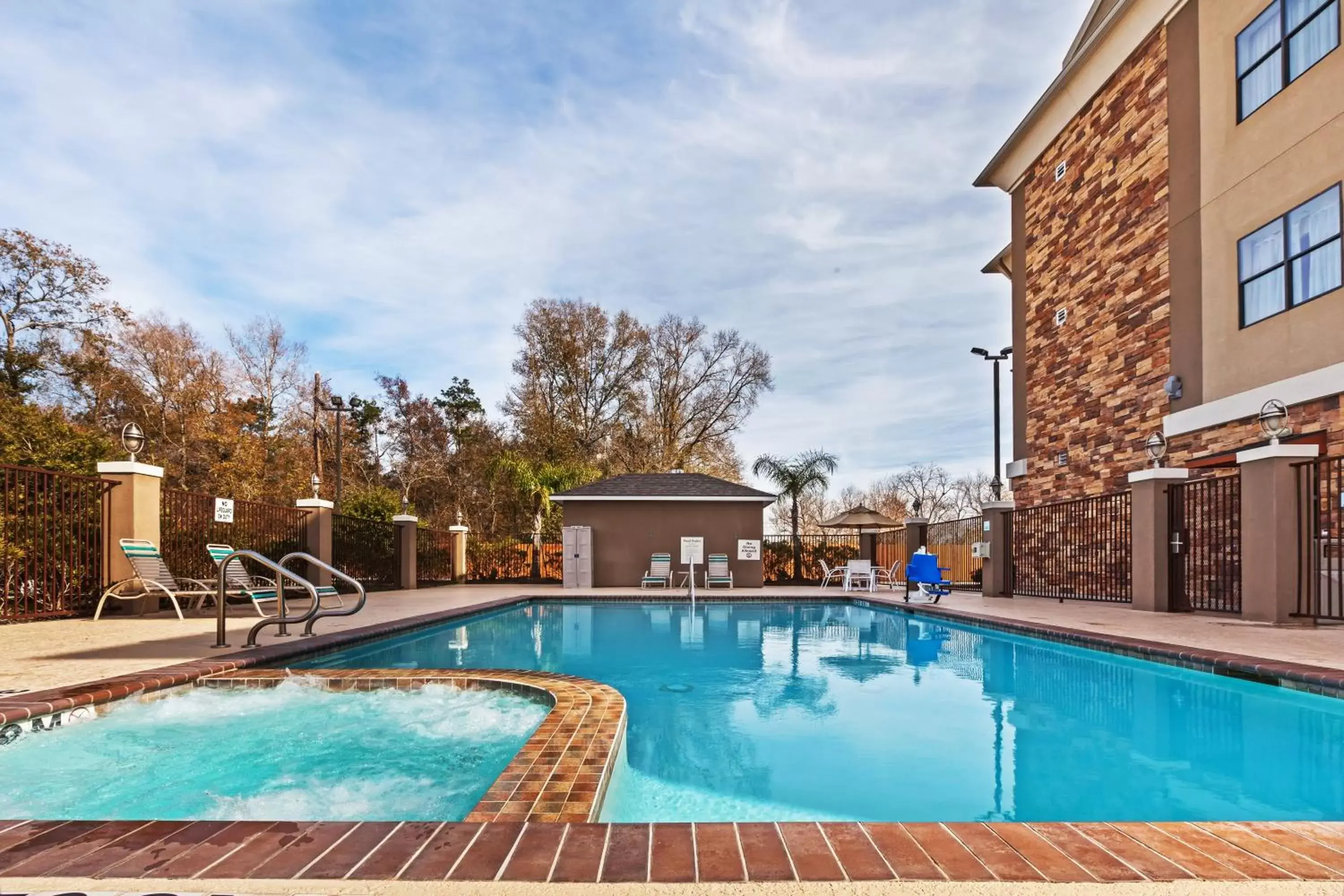 Swimming Pool in Holiday Inn Express & Suites Cleveland, an IHG Hotel