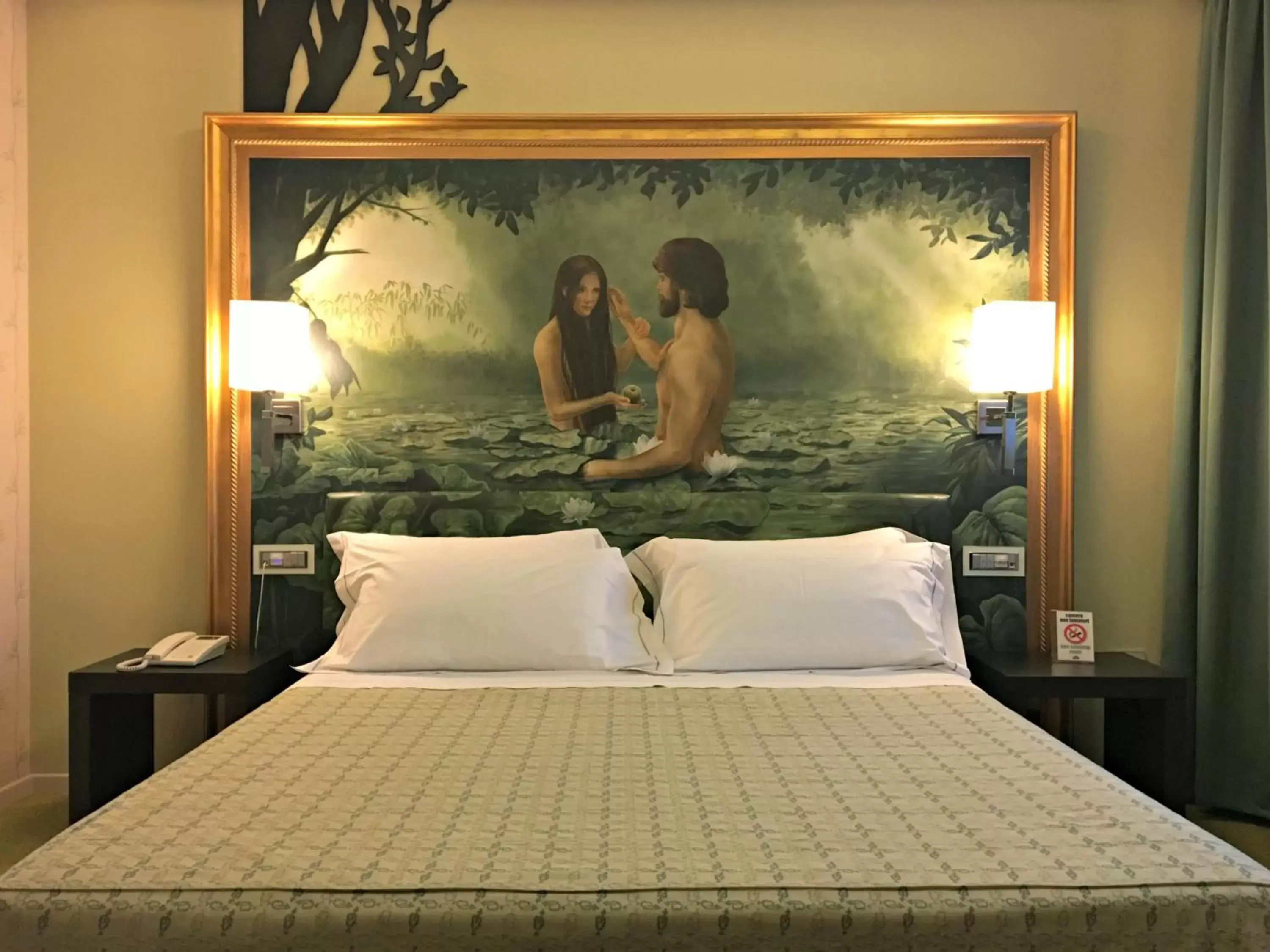 Photo of the whole room, Bed in Guglielmotel