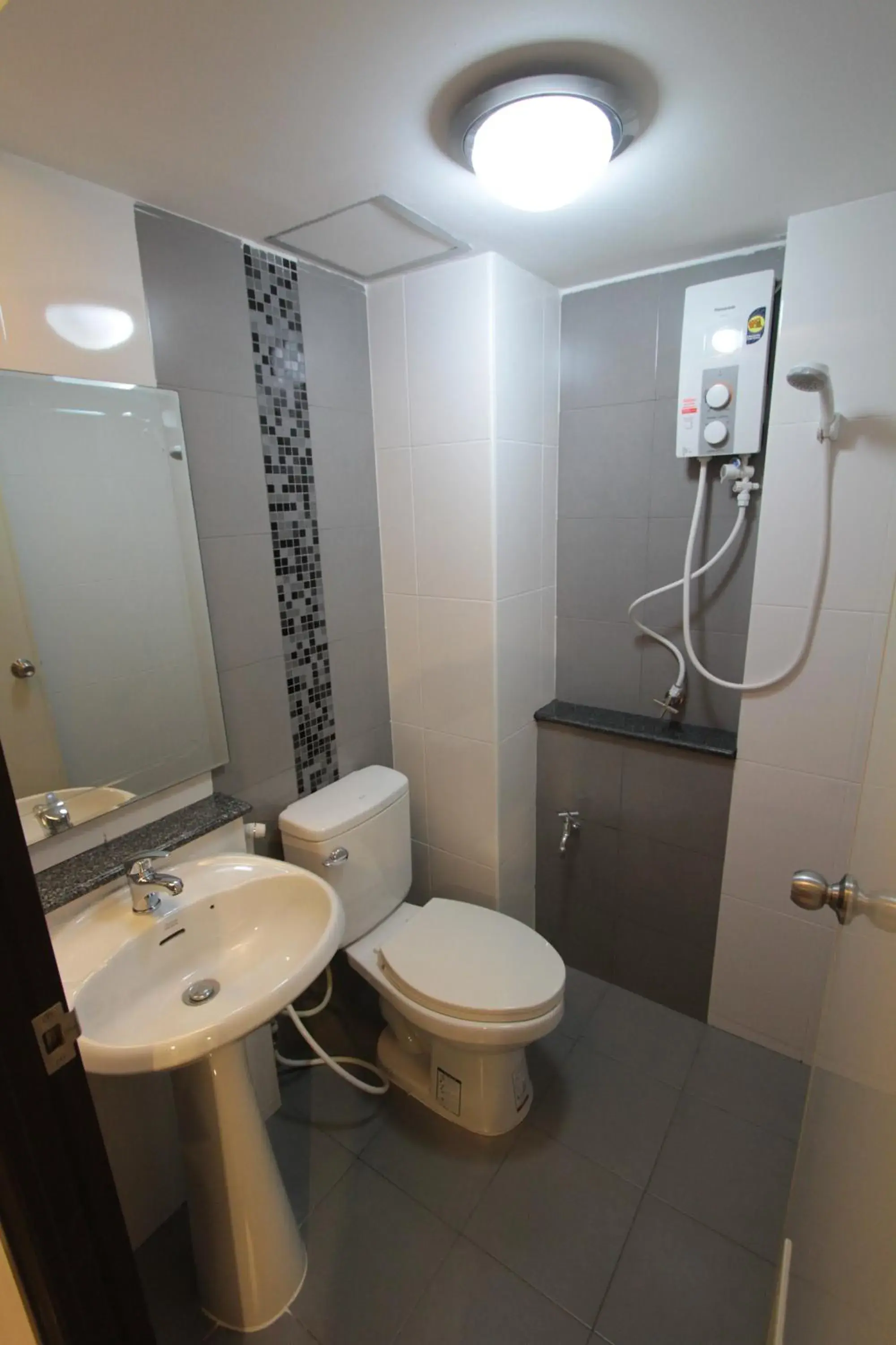 Shower, Bathroom in Napaville Huai Khwang Hostel