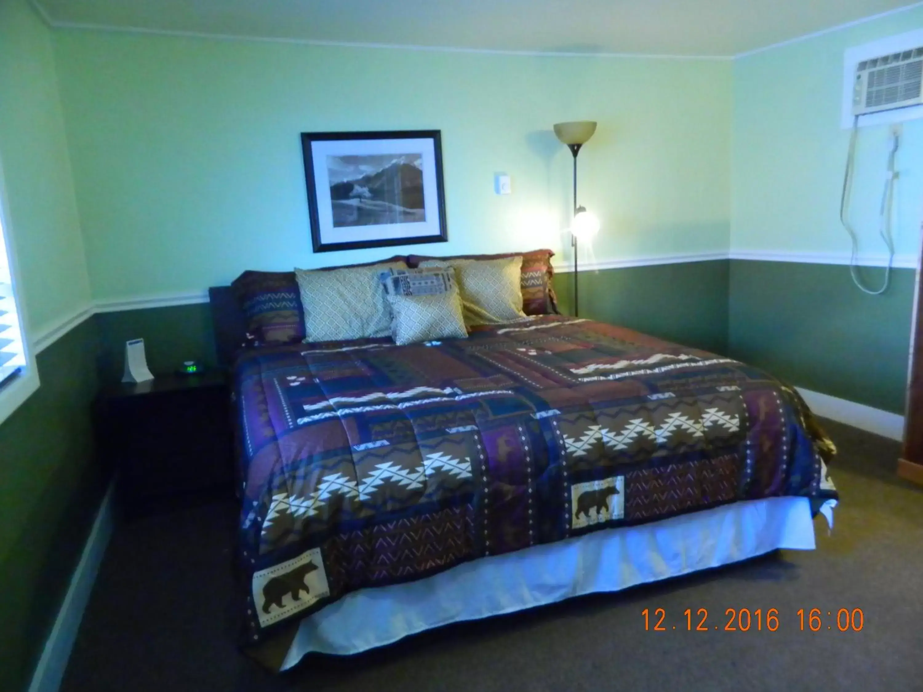 Bed in Country Motor Inn