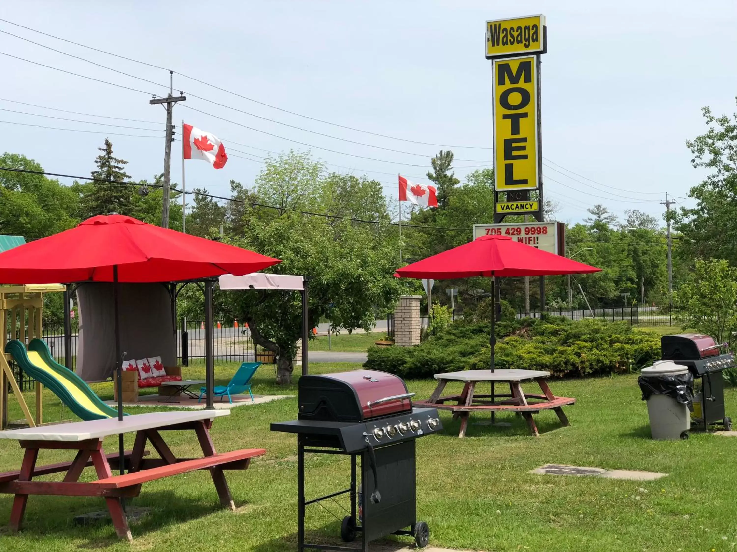 Property building in Wasaga Motel Inn