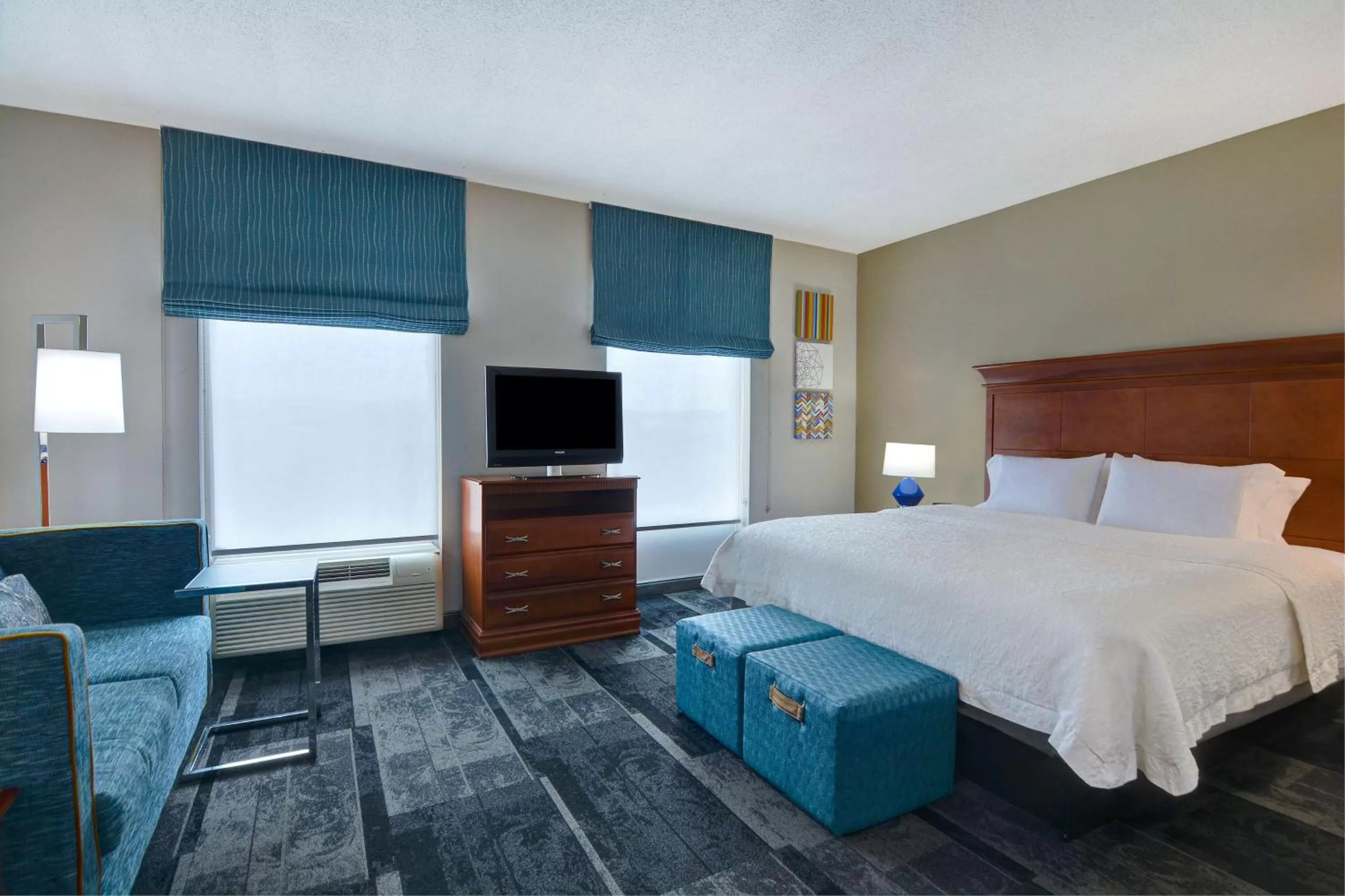 Living room, Bed in Hampton Inn & Suites Birmingham-Hoover-Galleria