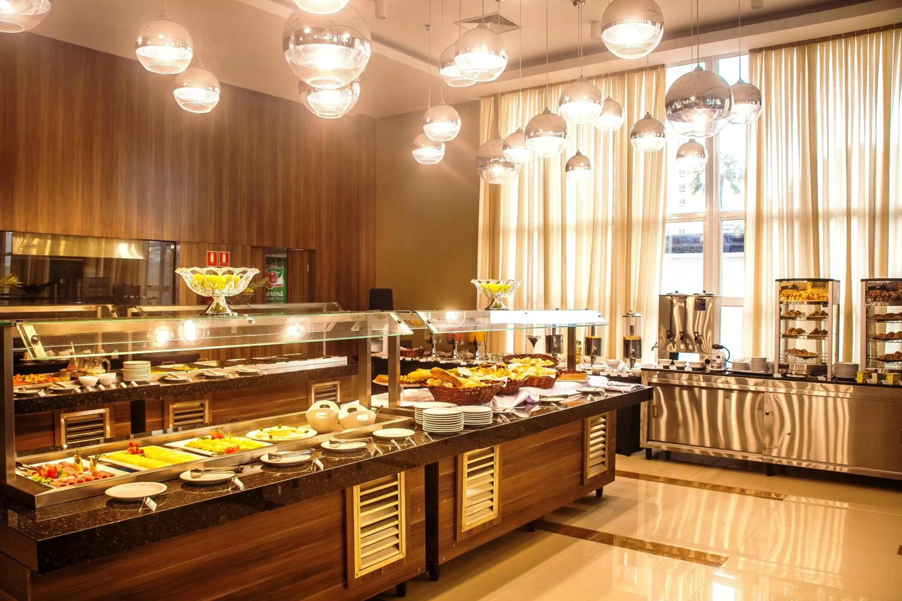 Buffet breakfast in Praiamar Arena