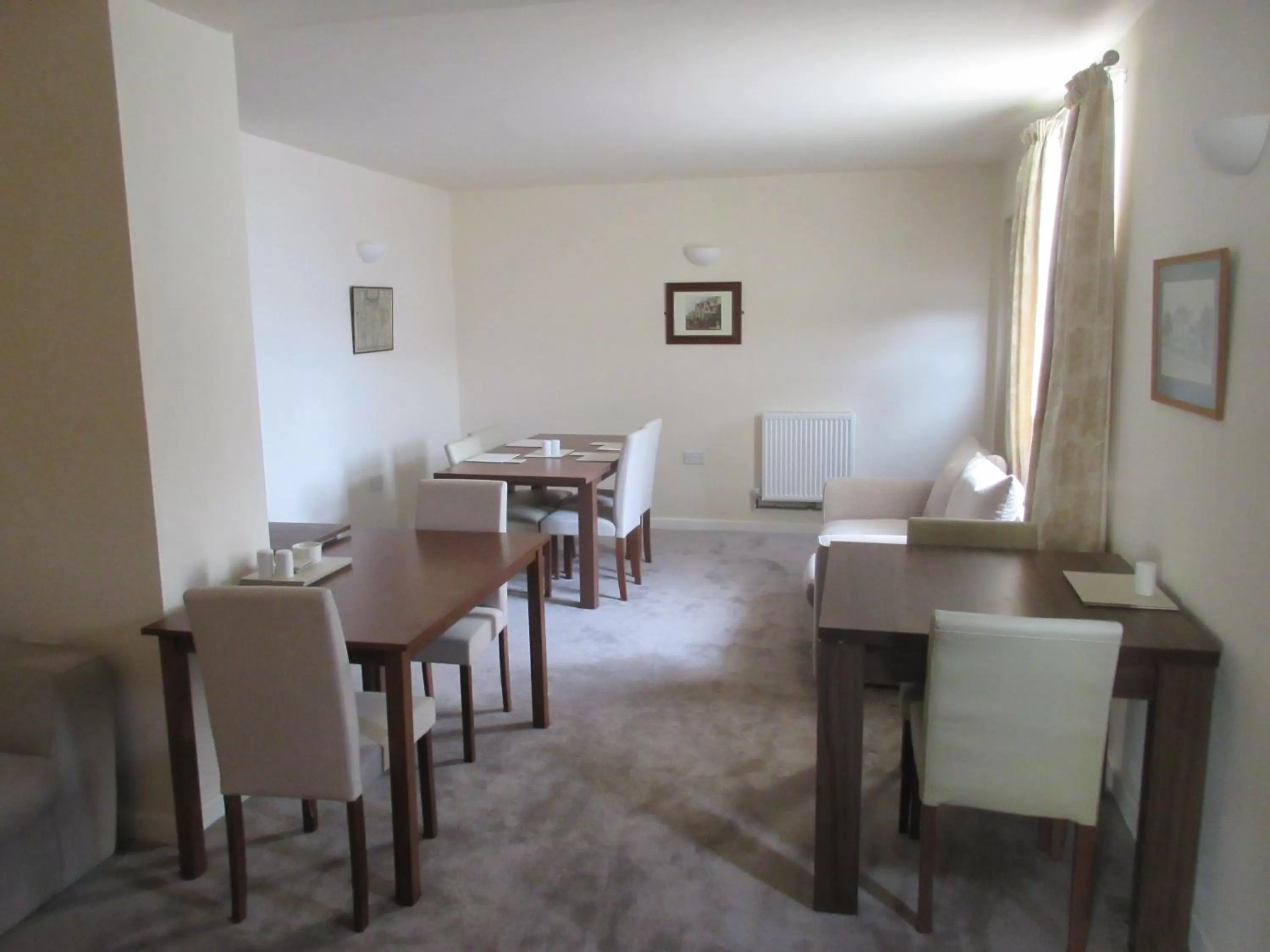 Dining area in Anchor House 2 East Street Alford Lincolnshire LN13 9EQ