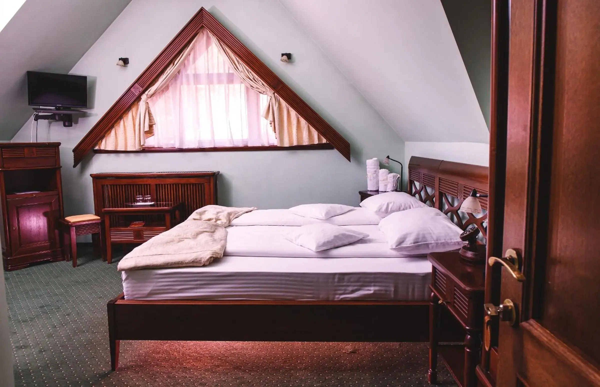 Photo of the whole room, Bed in Pension Brasovu Vechi