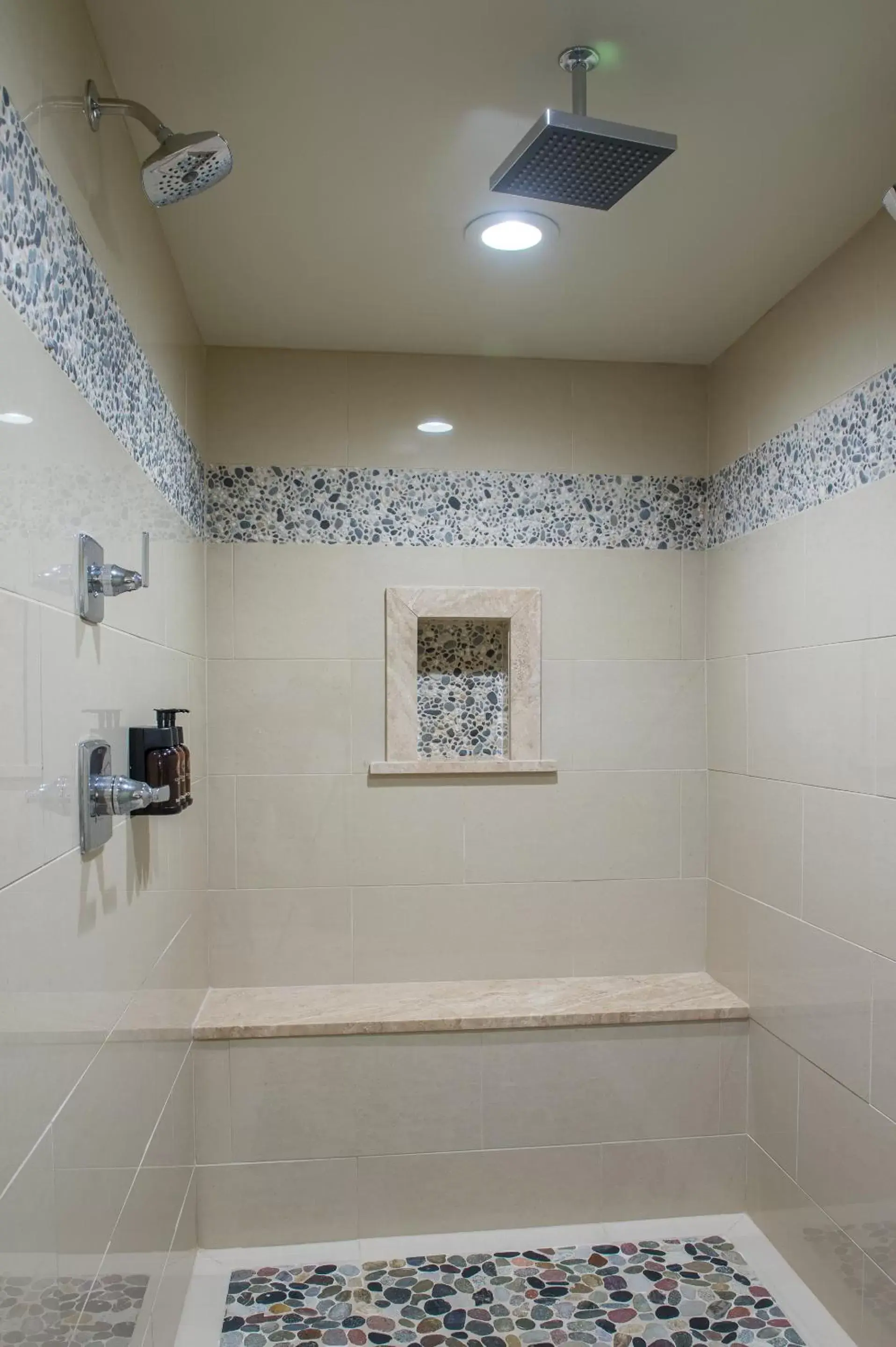 Shower, Bathroom in Cedar Creek Lodge & Conference Center