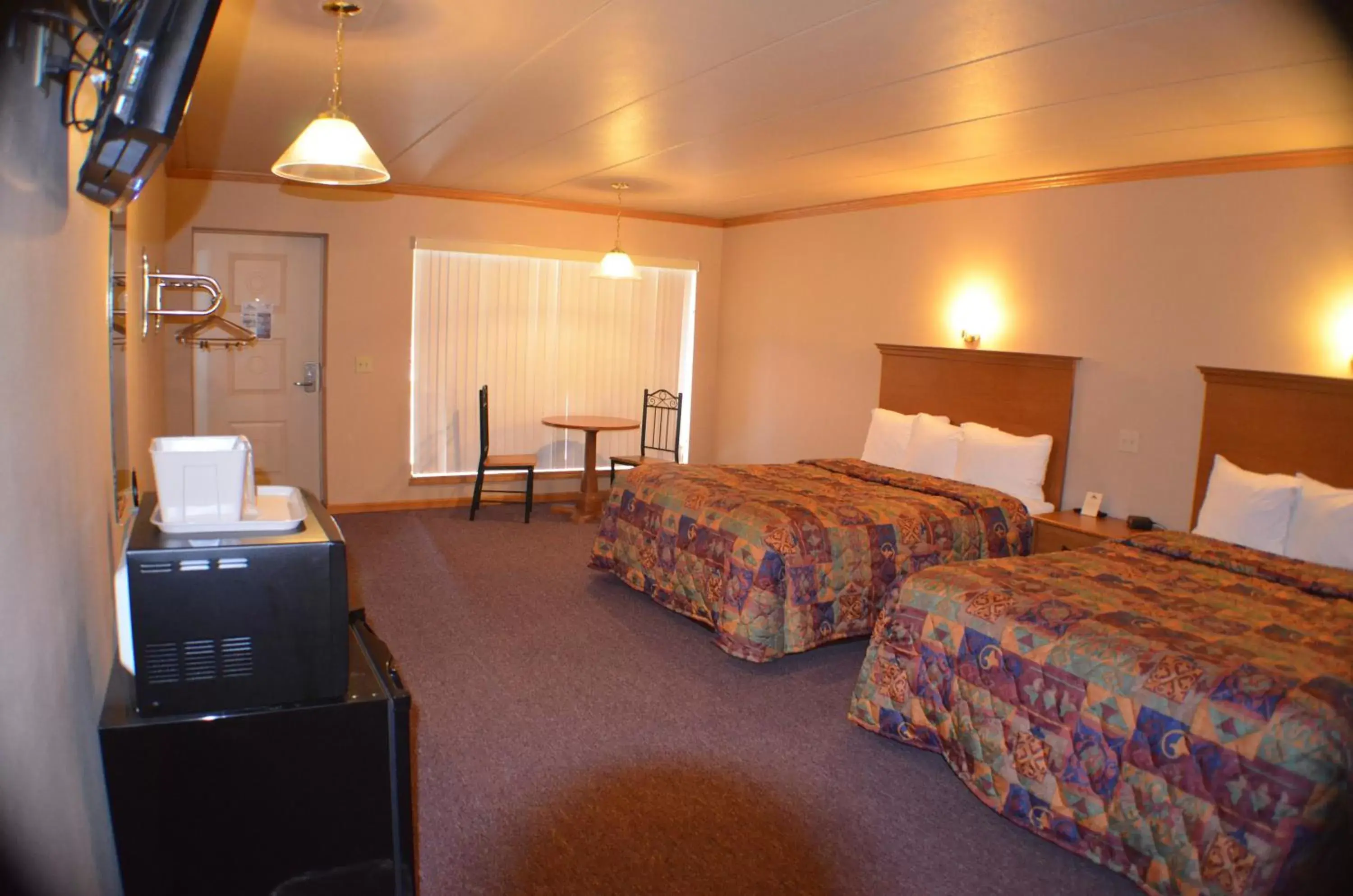 Photo of the whole room, TV/Entertainment Center in Amber's Inn and Suites