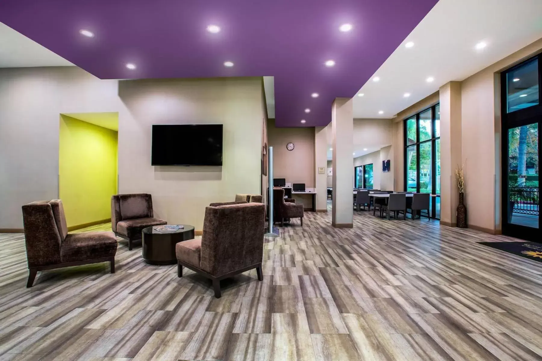 Communal lounge/ TV room, Lobby/Reception in La Quinta by Wyndham Pomona