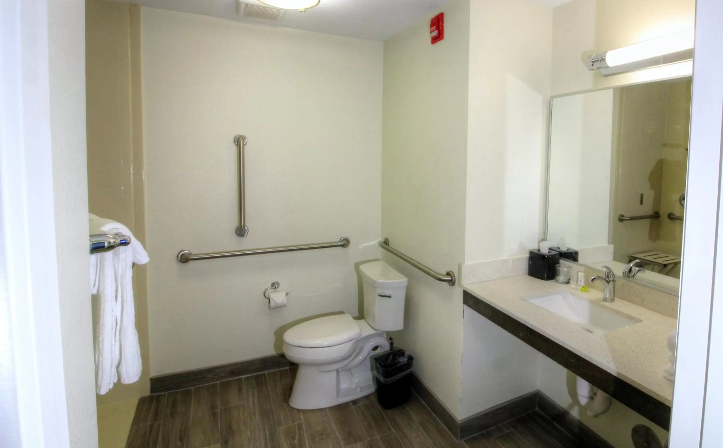 Photo of the whole room, Bathroom in Candlewood Suites - Memphis East, an IHG Hotel