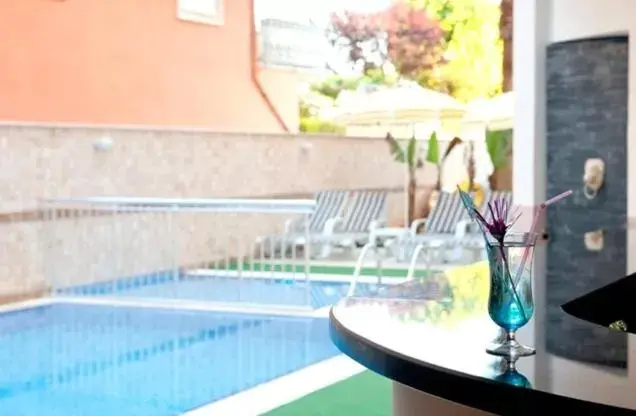Lounge or bar, Swimming Pool in Belle Ocean Apart Otel
