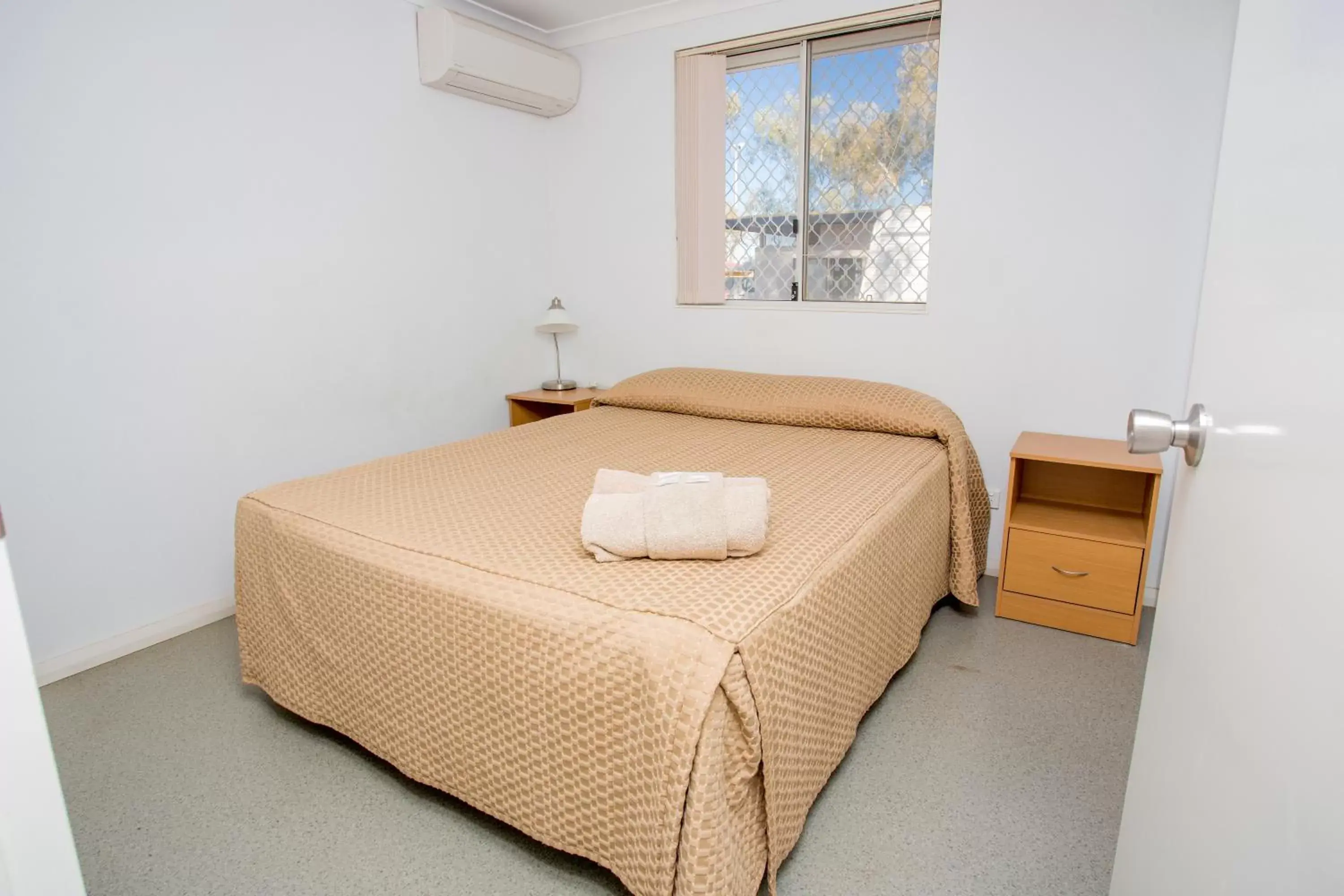 Bedroom, Bed in Discovery Parks - Pilbara, Karratha