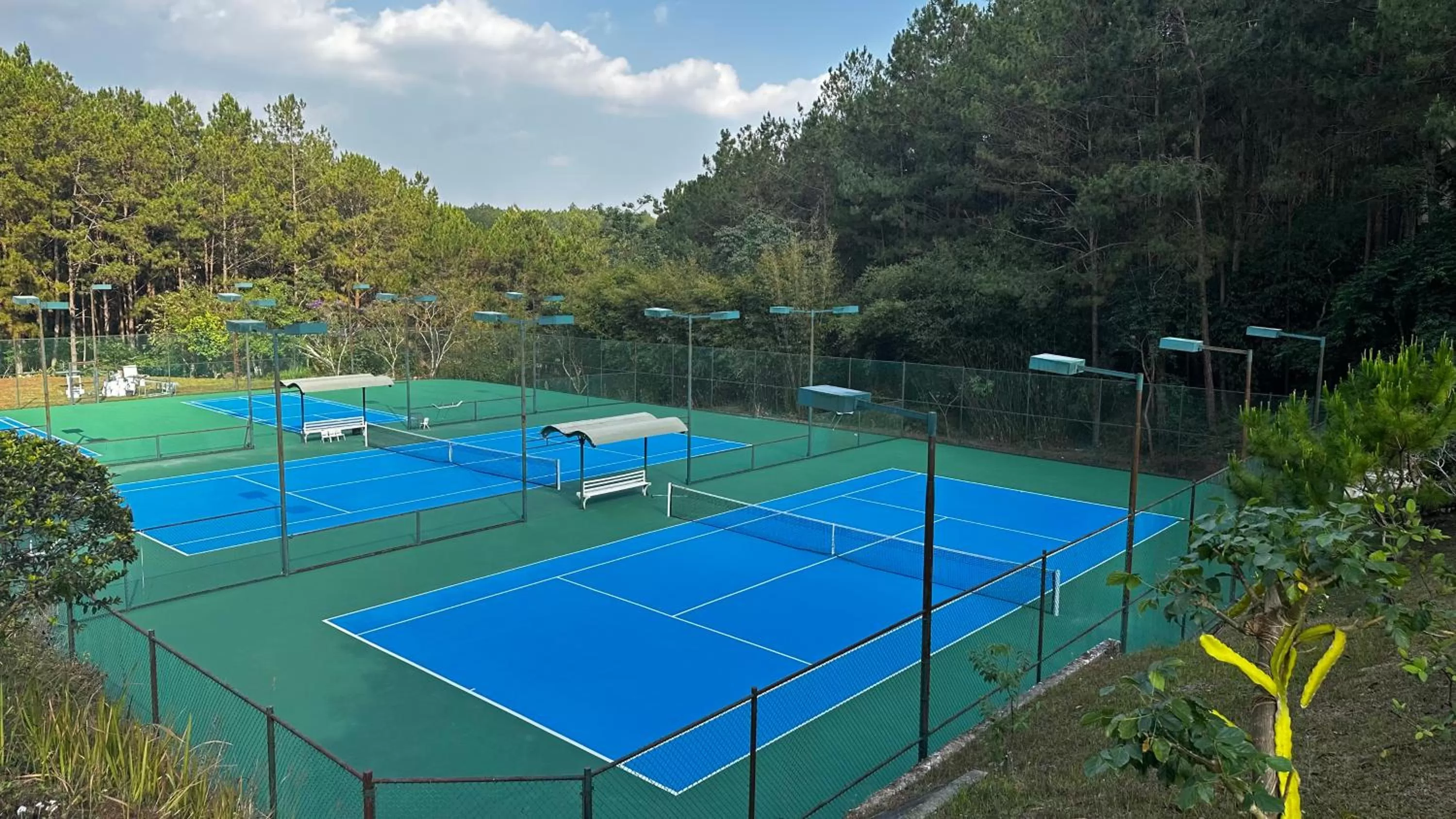 Tennis court in Dalat Edensee Lake Resort & Spa