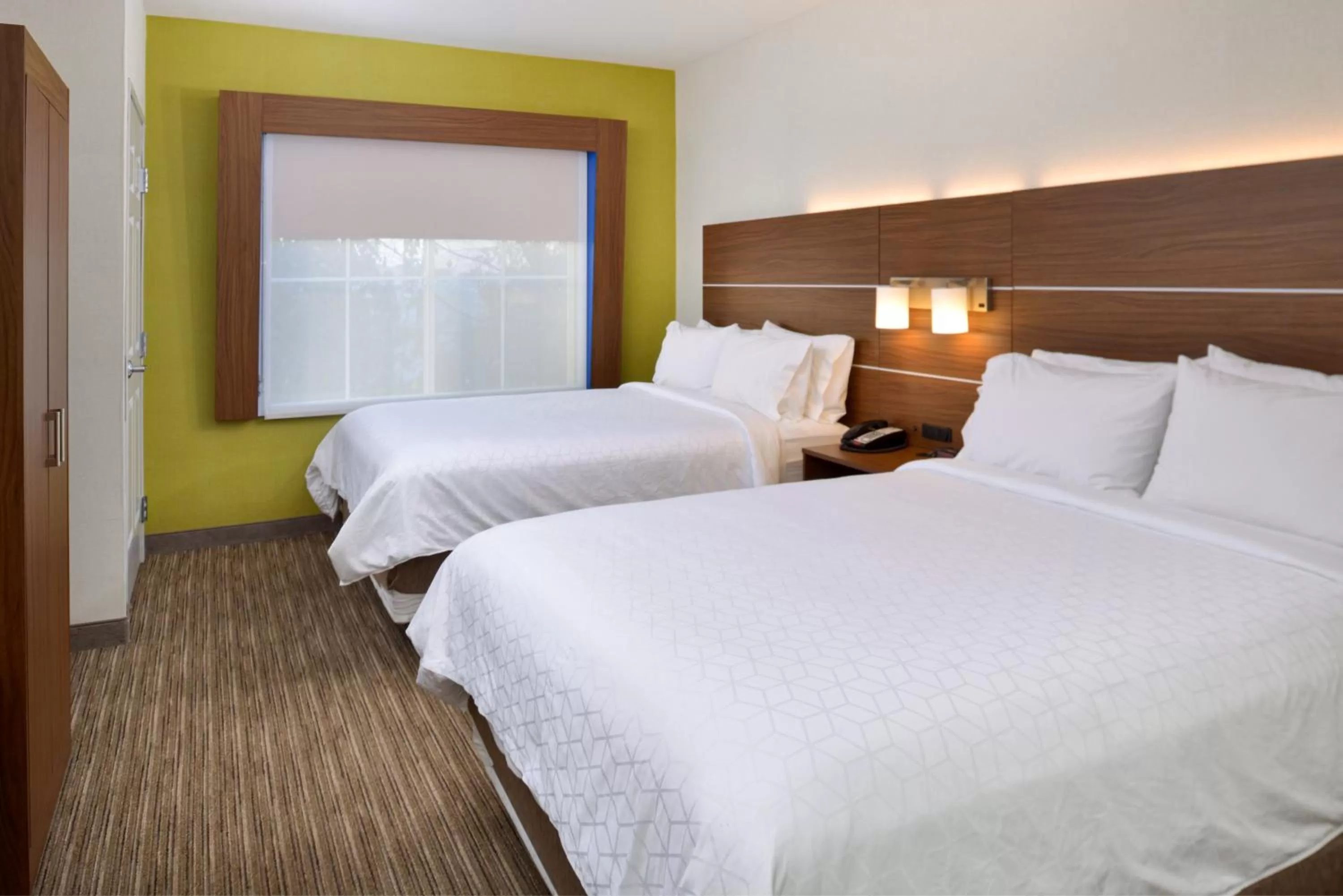 Photo of the whole room, Bed in Holiday Inn Express Lodi by IHG