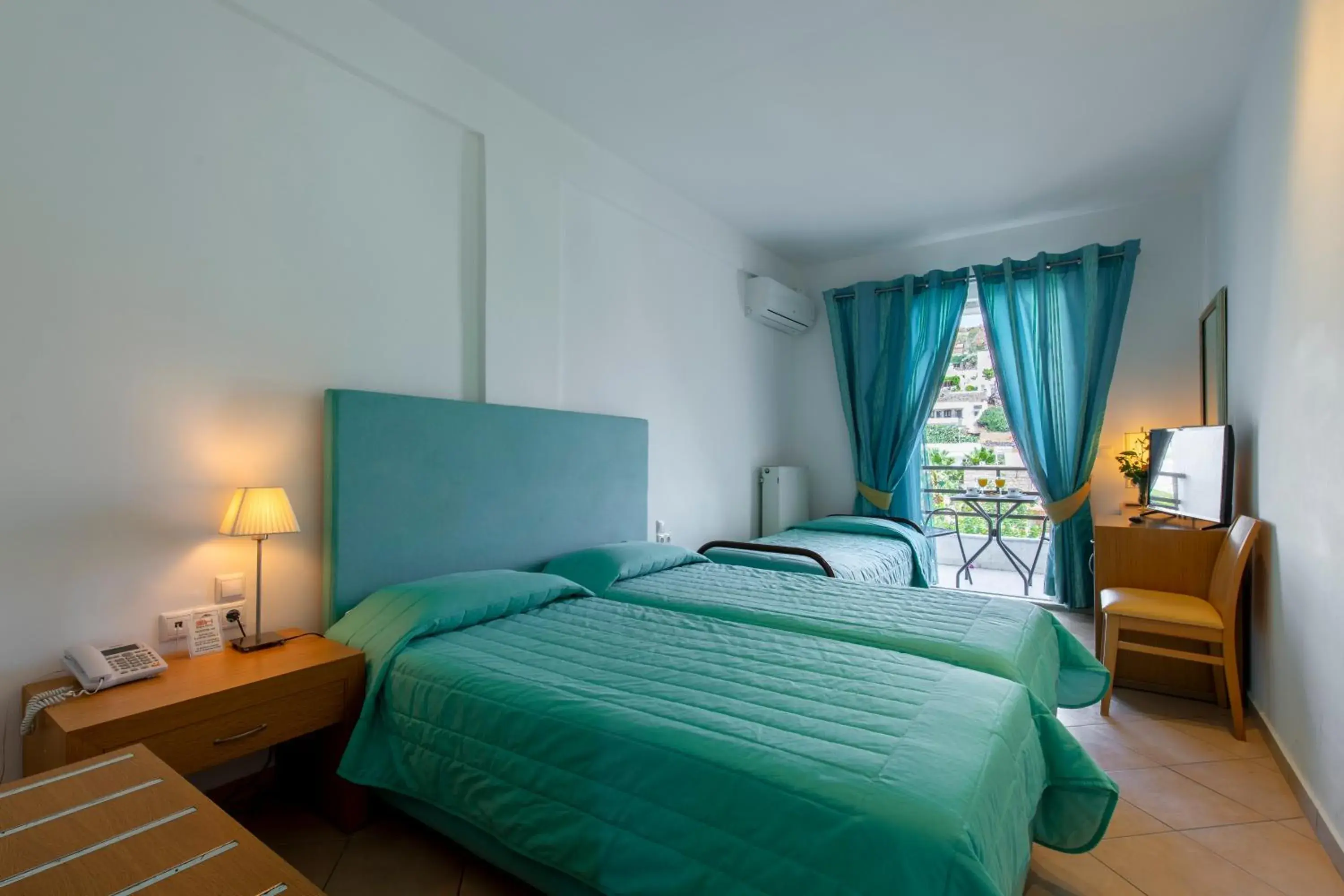 Bedroom, Bed in Skala Hotel