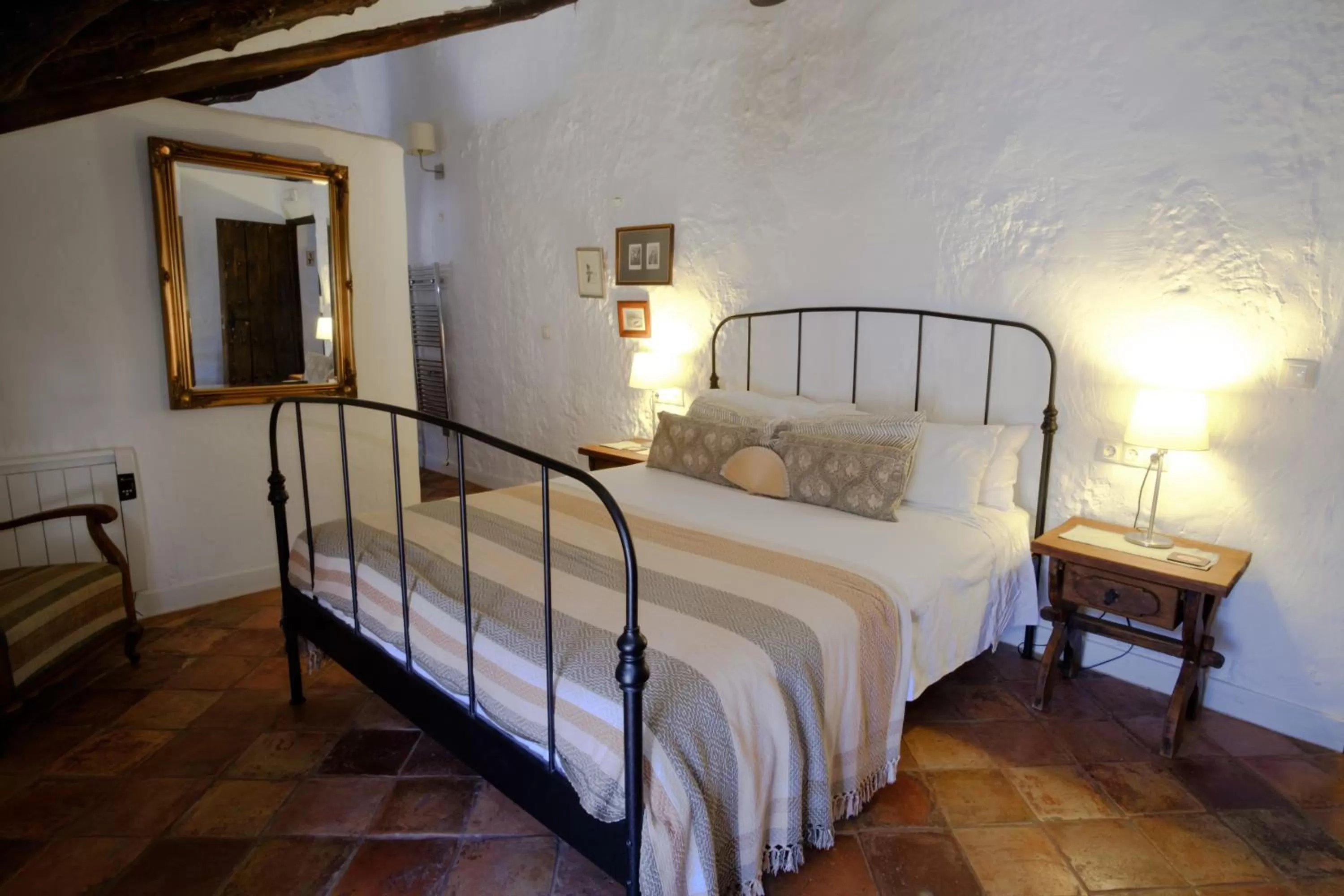 Bedroom, Bed in Almohalla51