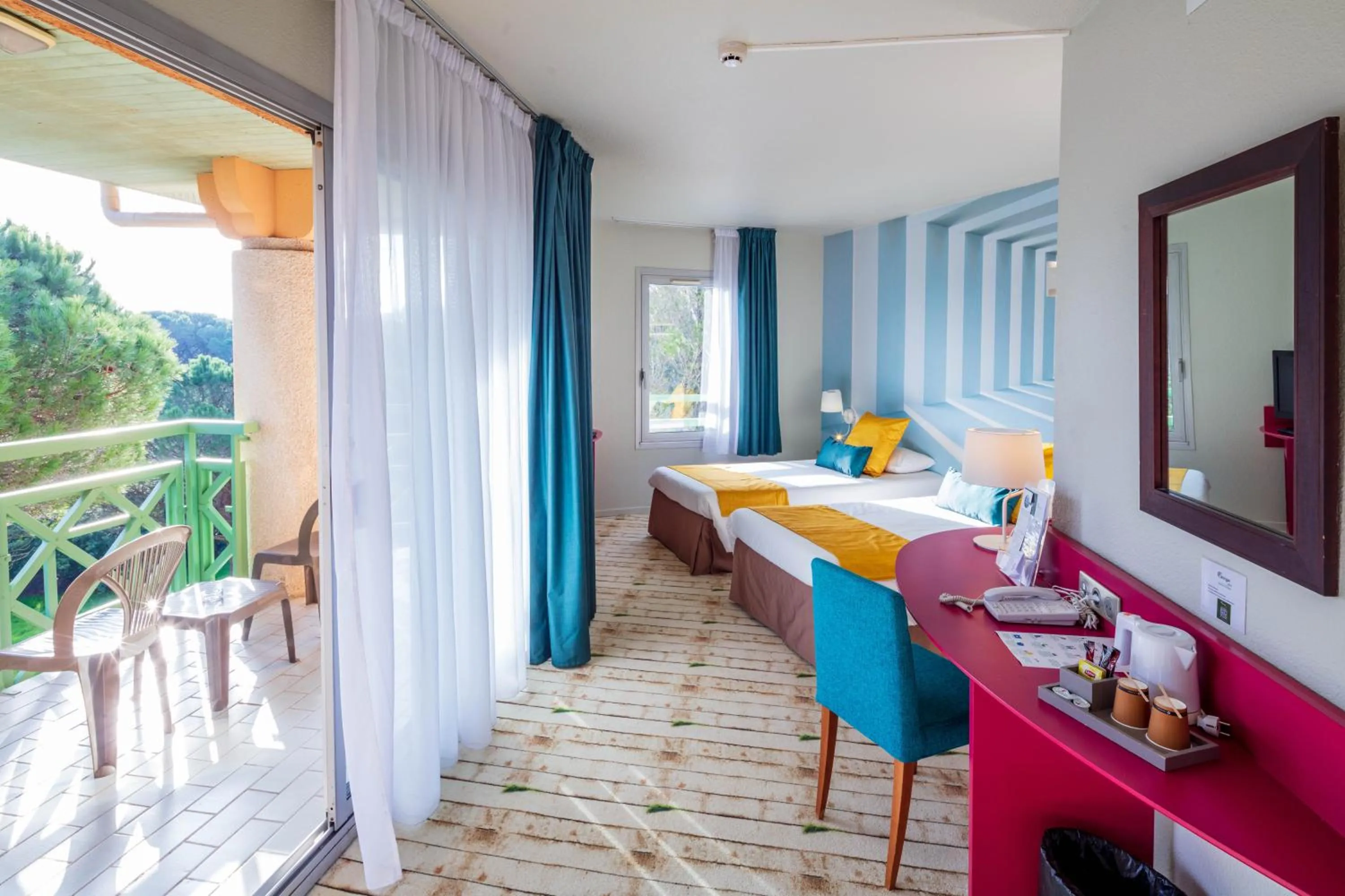 Photo of the whole room in Garrigae Domaine de l'Esterel - piscine & SPA Cinq Mondes