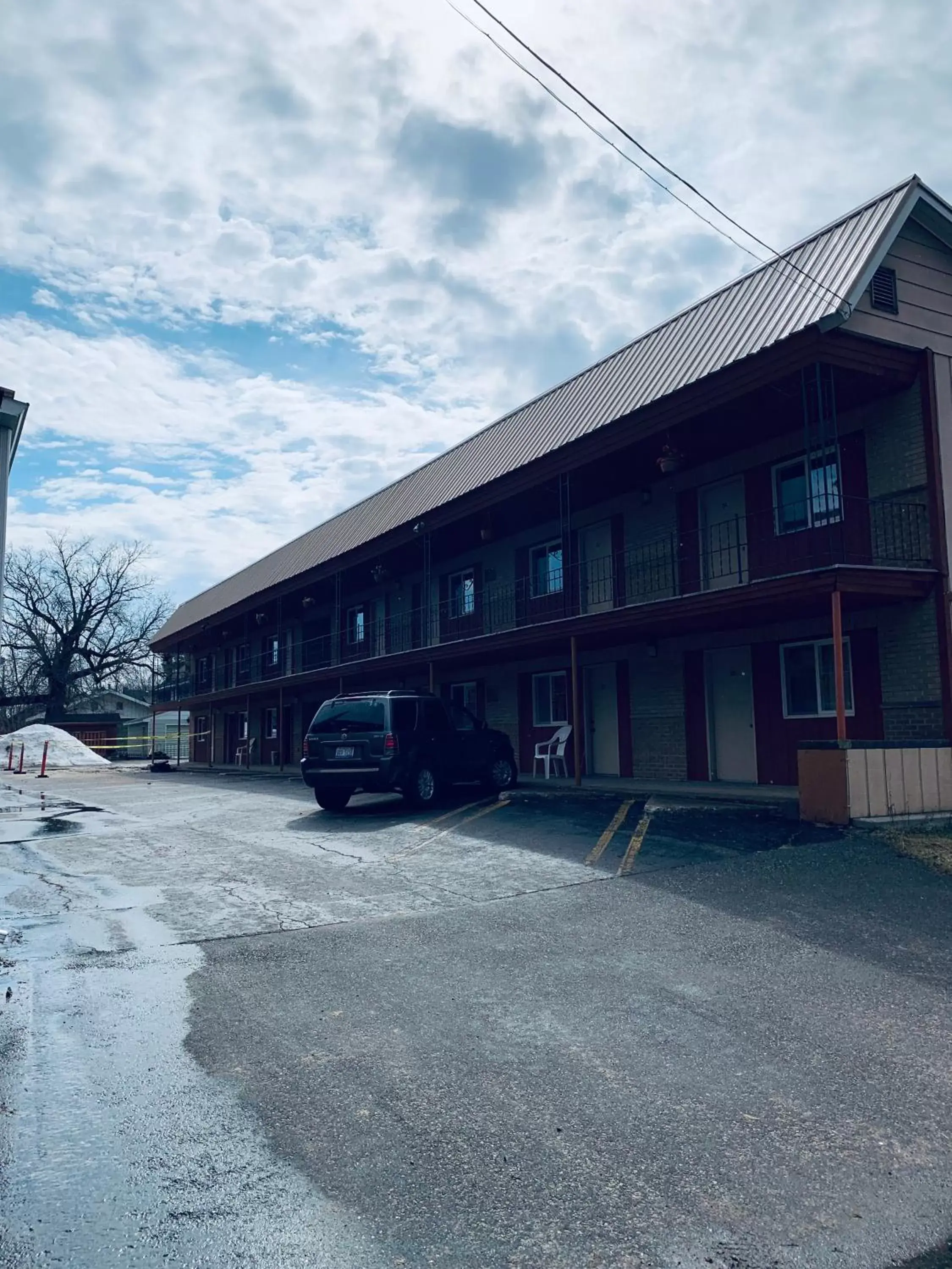 Property Building in Mid-City Motel