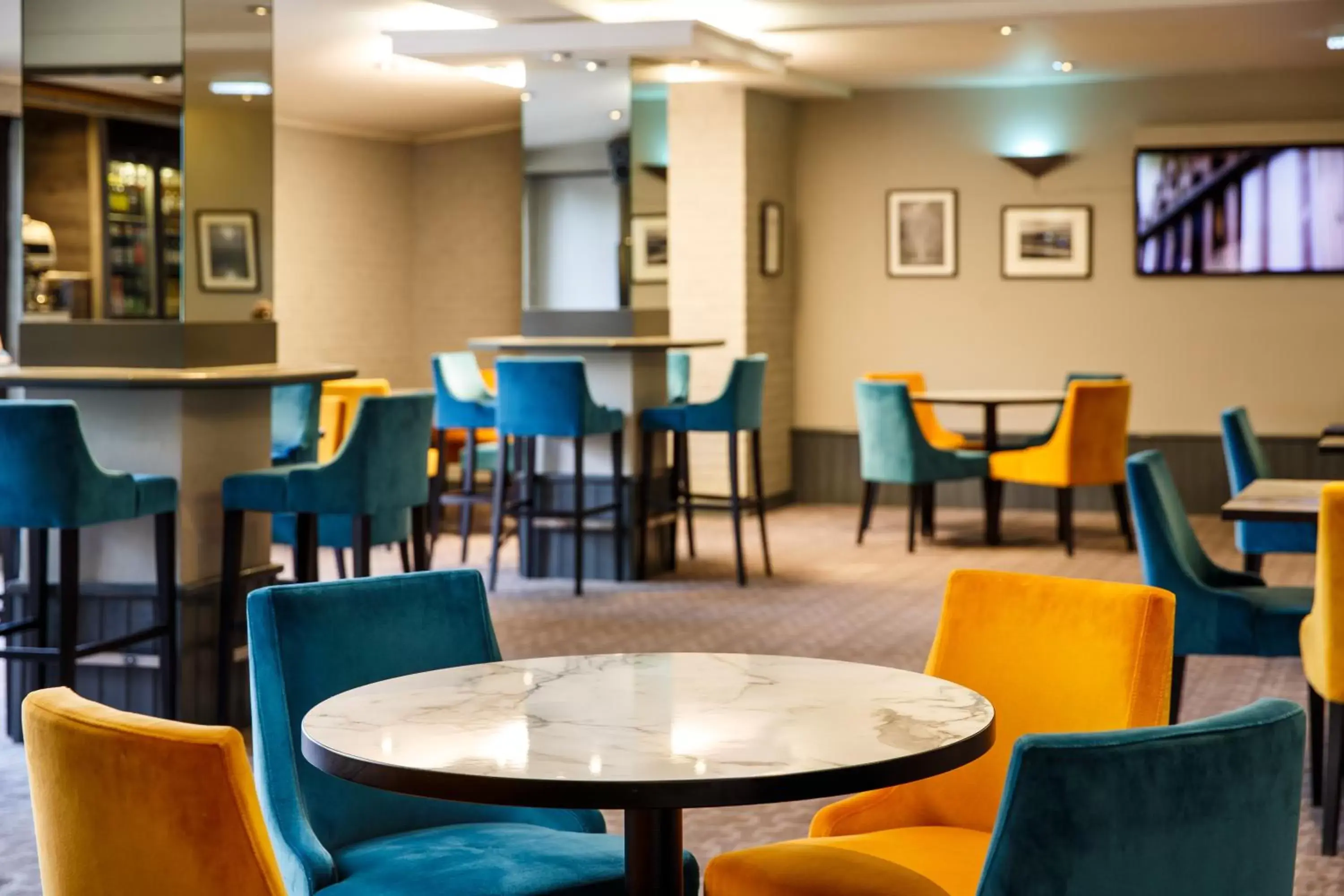 Lounge or bar, Restaurant/Places to Eat in Mercure Bolton Georgian House Hotel