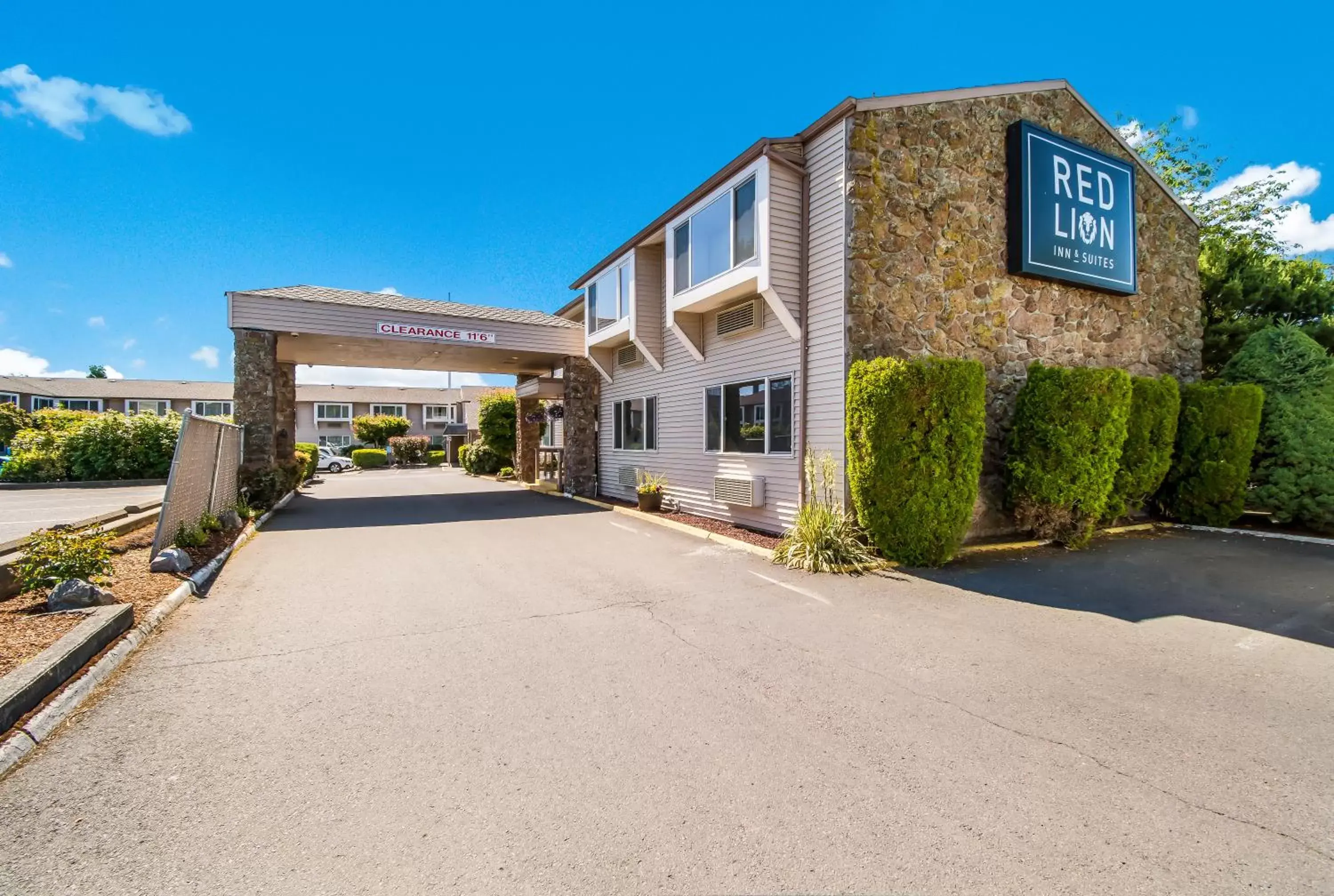 Property Building in Red Lion Inn & Suites Vancouver