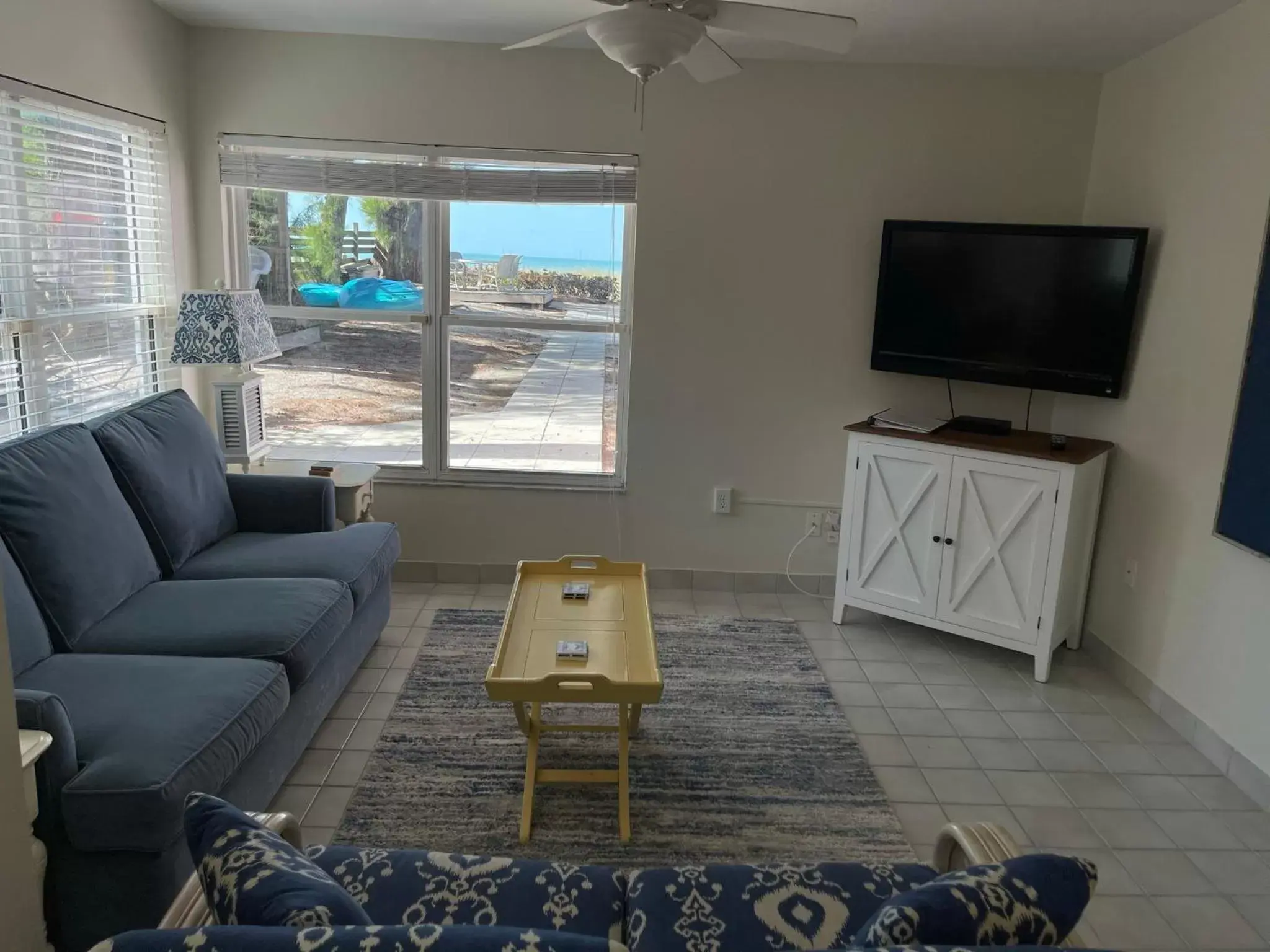 Living room, Seating Area in Cedar Cove Resort & Cottages