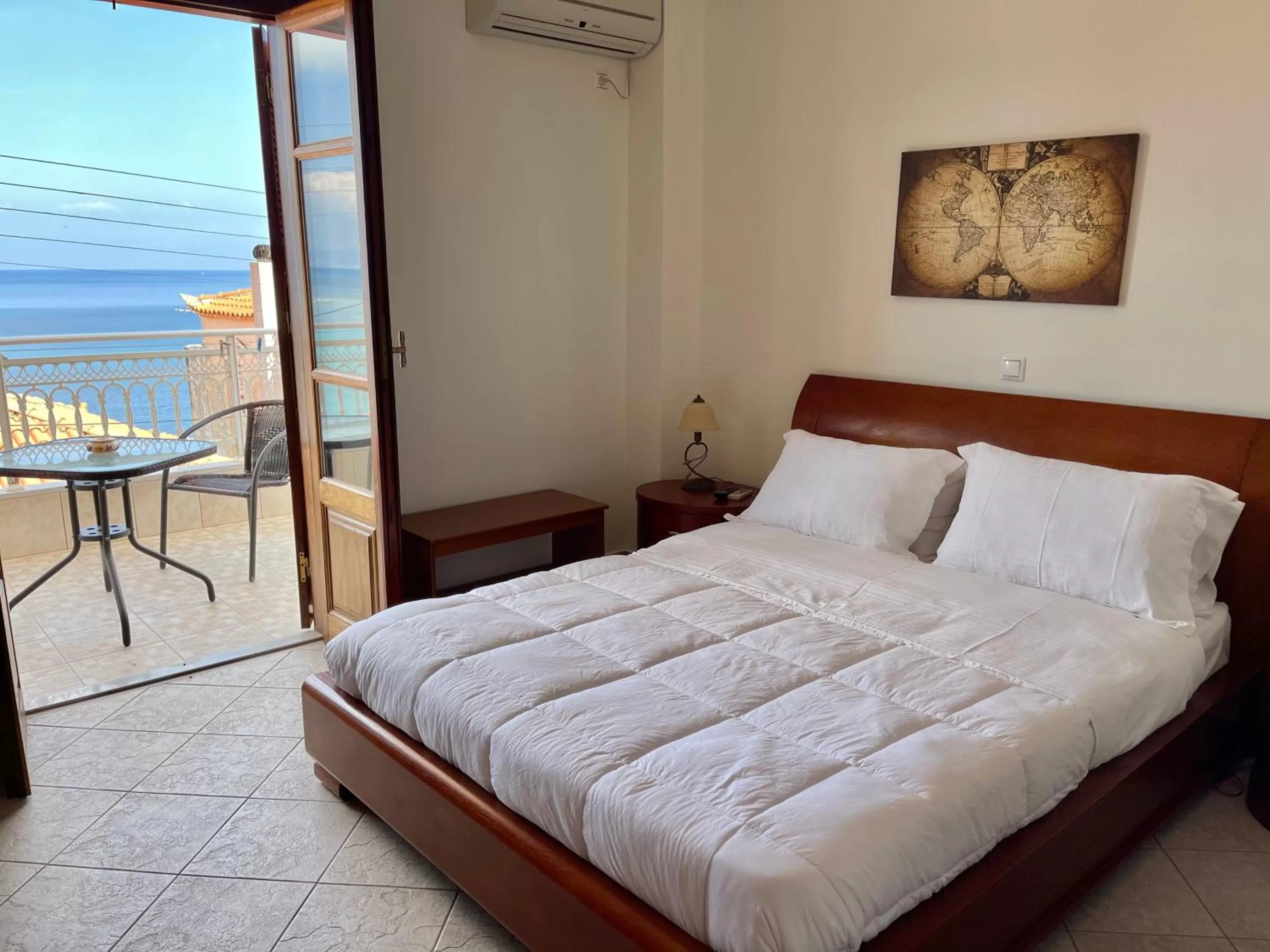 Bedroom, Bed in Sofotel