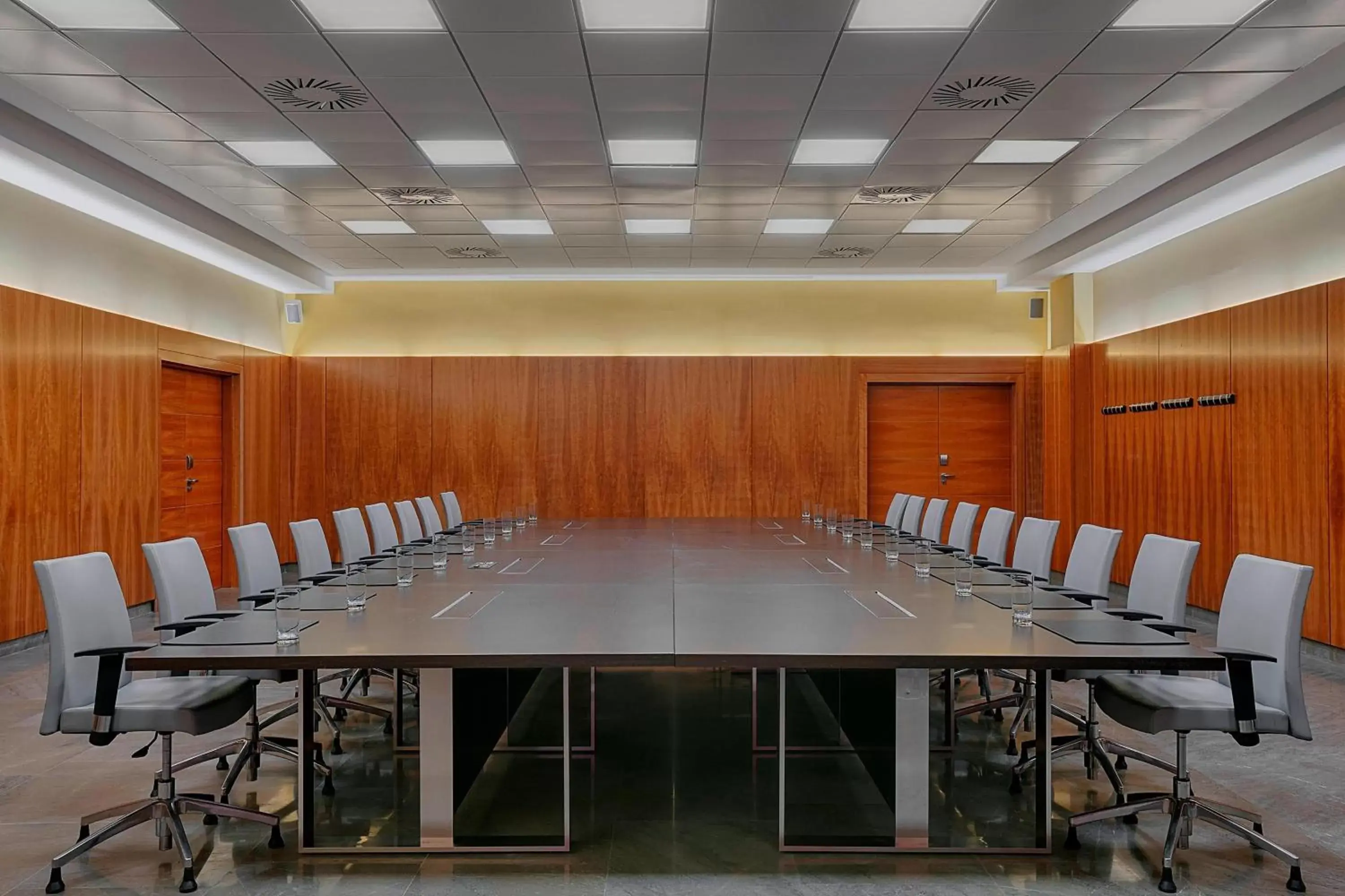 Meeting/conference room in Le Meridien Oran Hotel