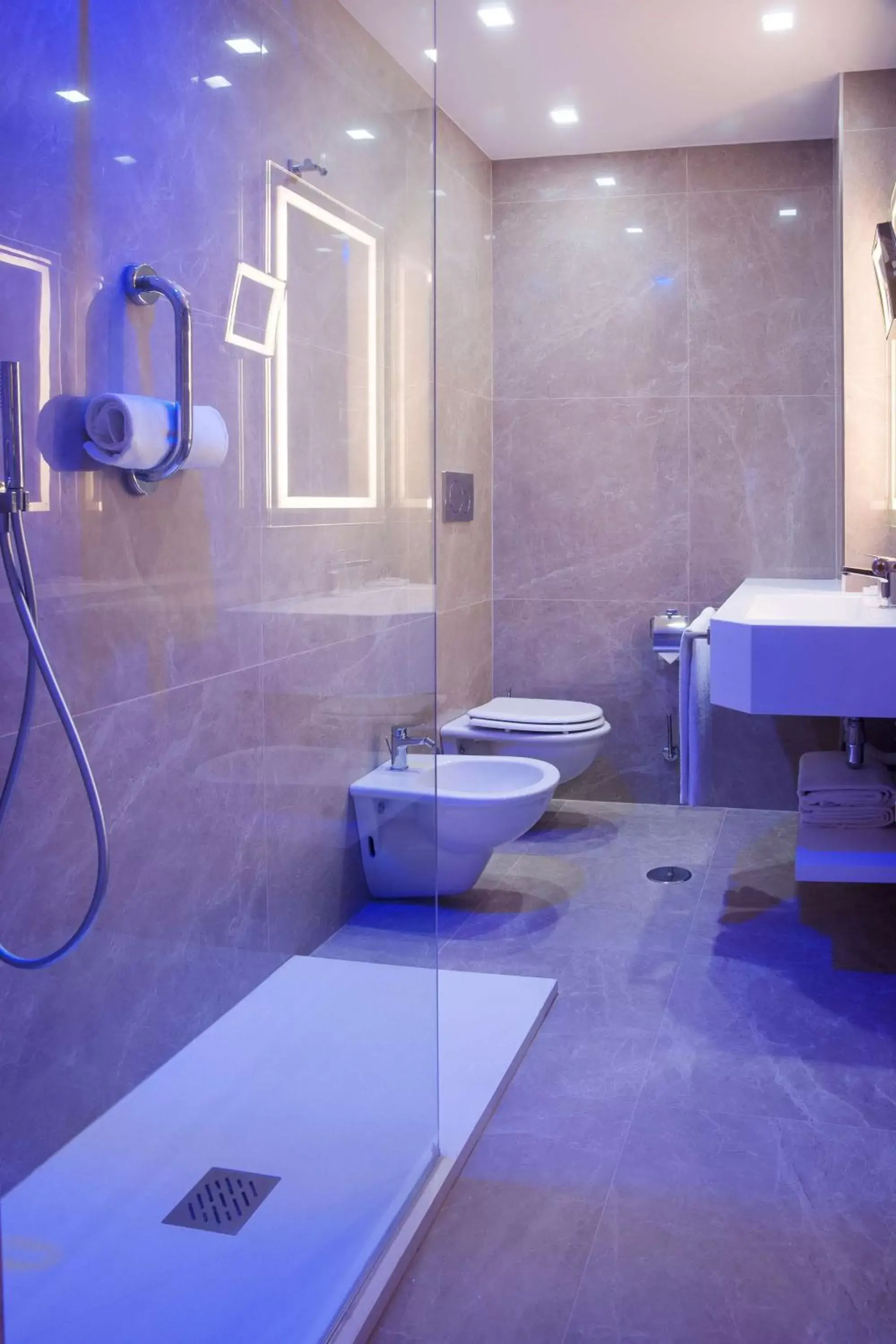 Bathroom in Radisson Blu GHR Rome Bathroom in Radisson Blu GHR Rome