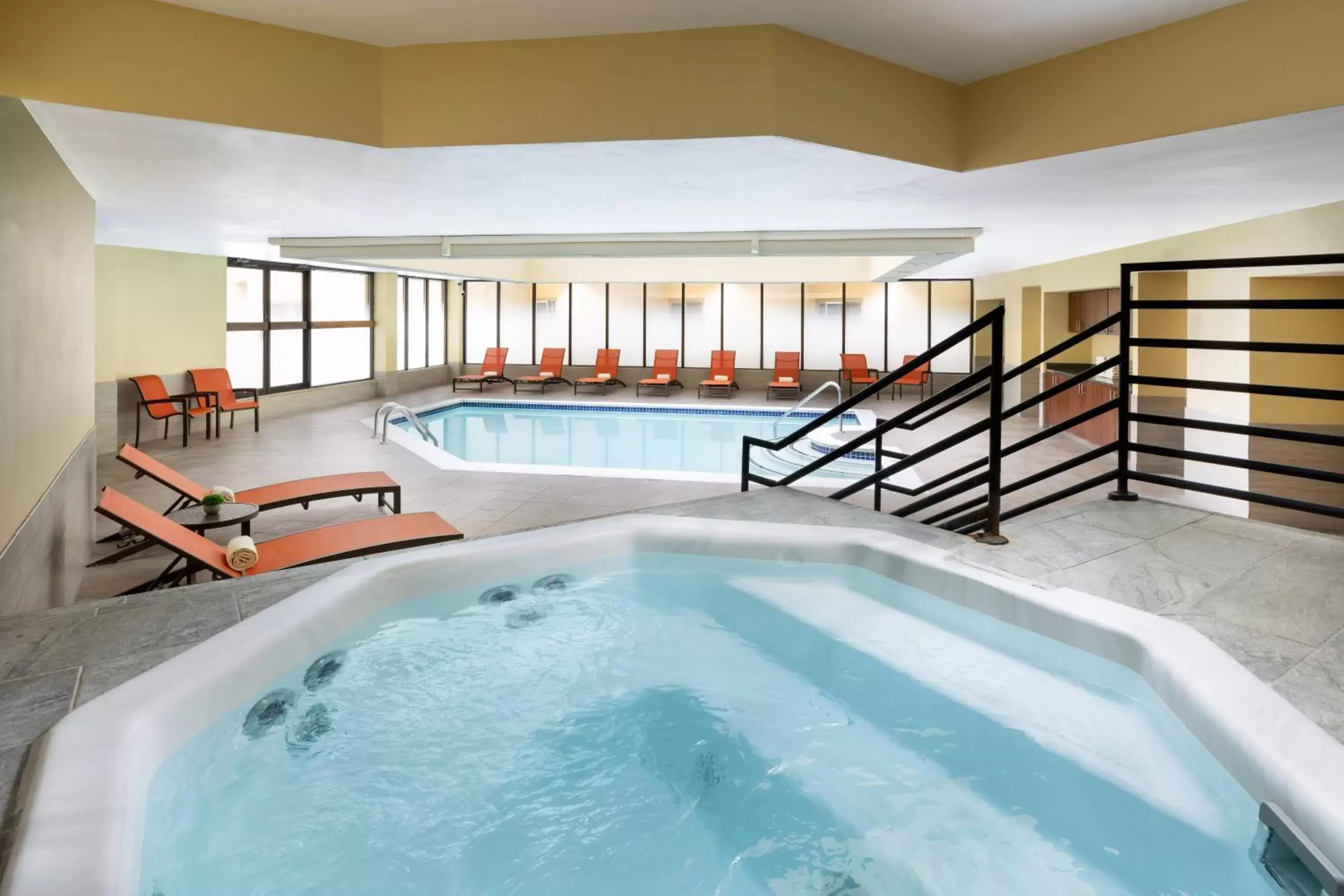 Hot Tub, Swimming Pool in Elevation Hotel & Spa