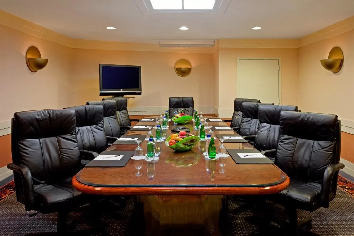 Business facilities in LaGuardia Plaza Hotel