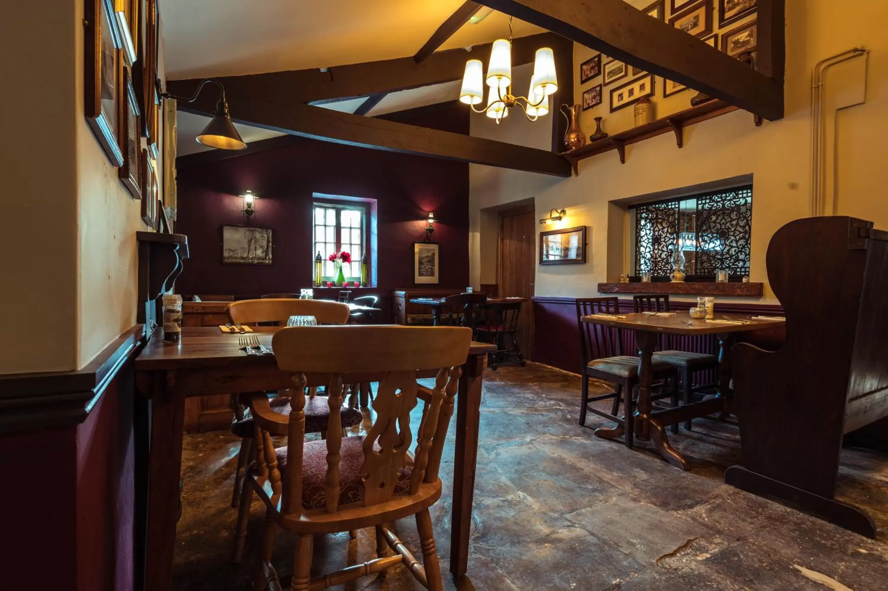 Restaurant/Places to Eat in The Greyhound Inn