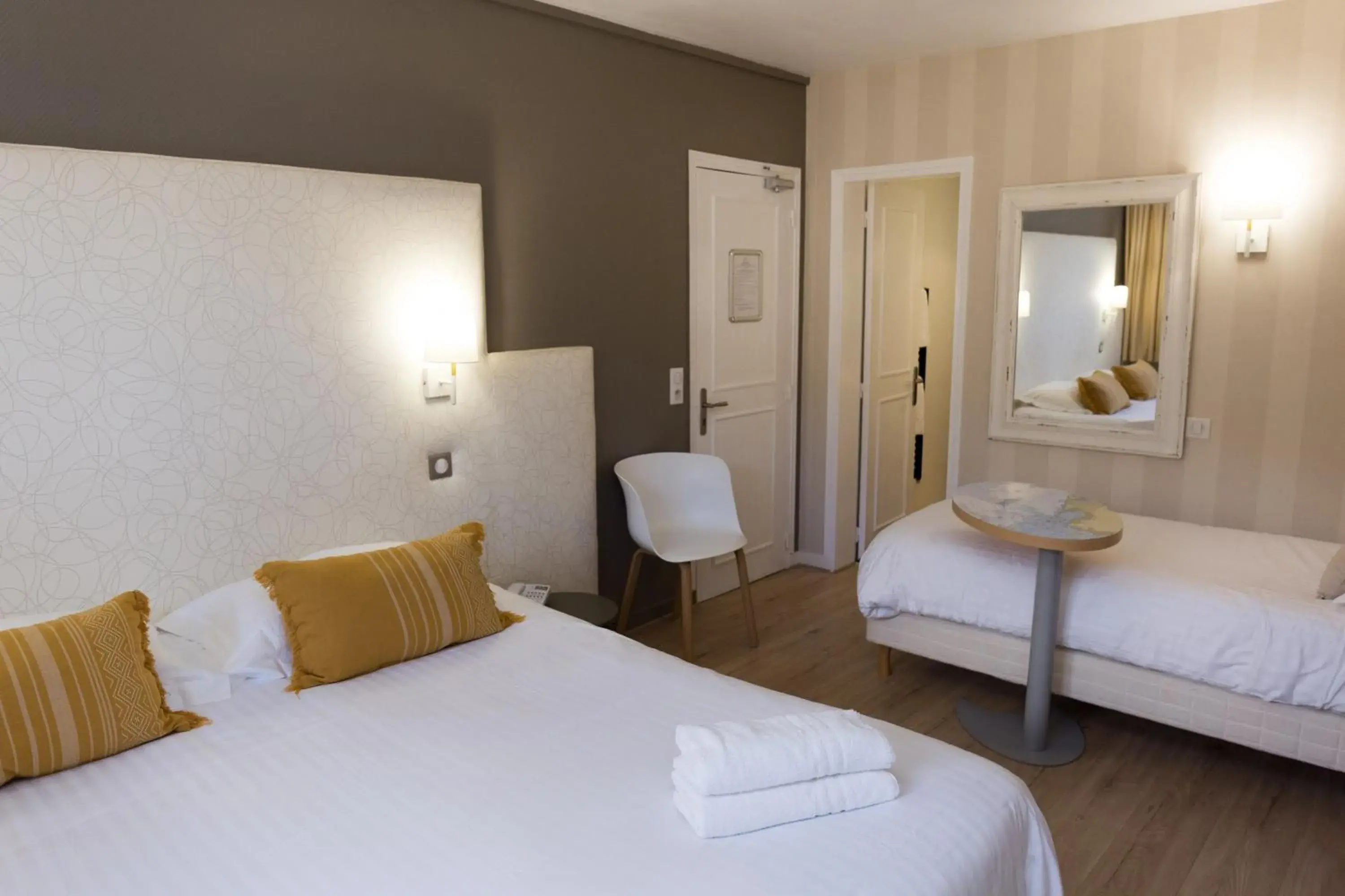 Photo of the whole room, Bed in Hôtel Le Lichen De La Mer