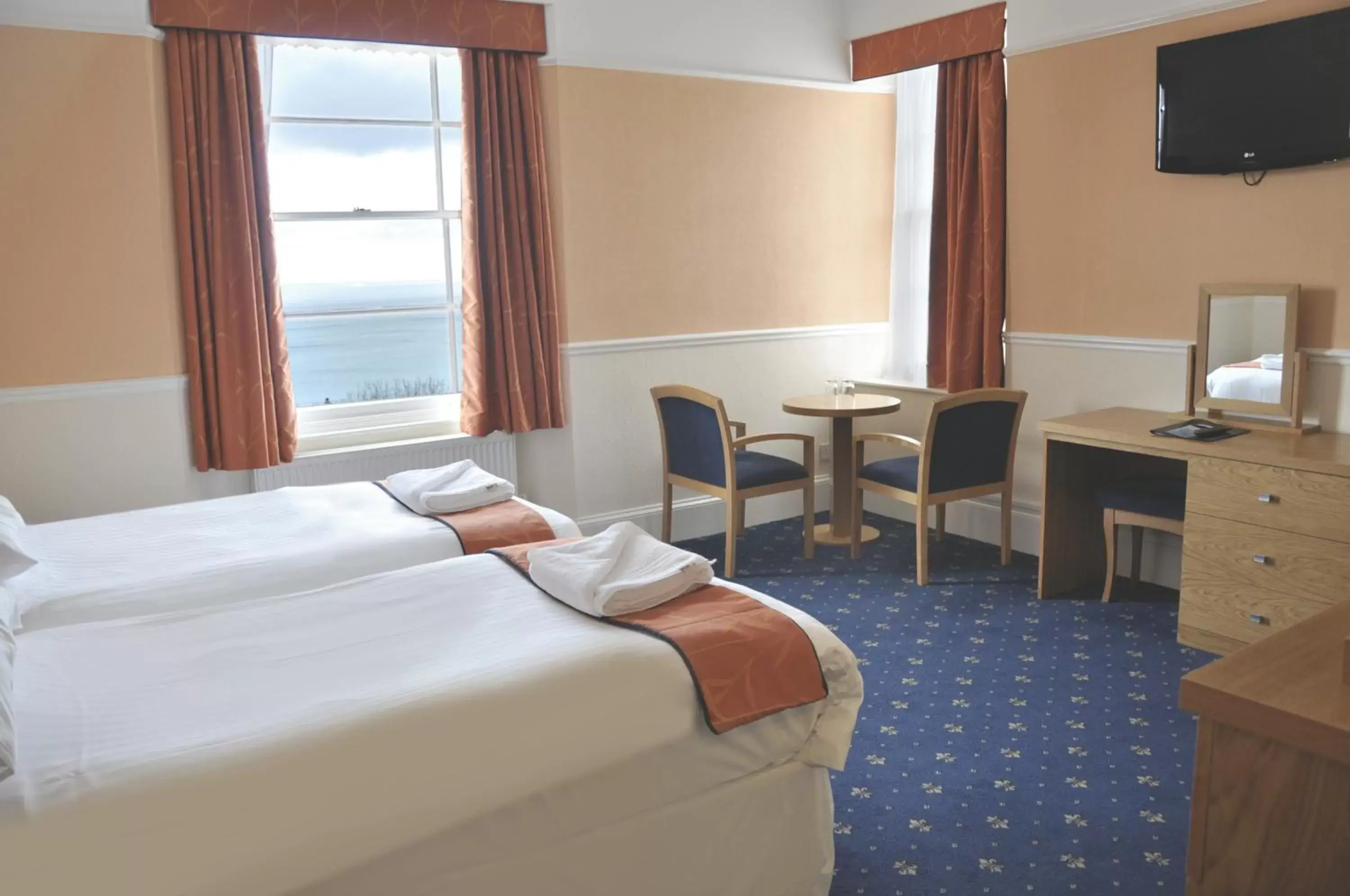 Bedroom, TV/Entertainment Center in Babbacombe Royal Hotel and Carvery