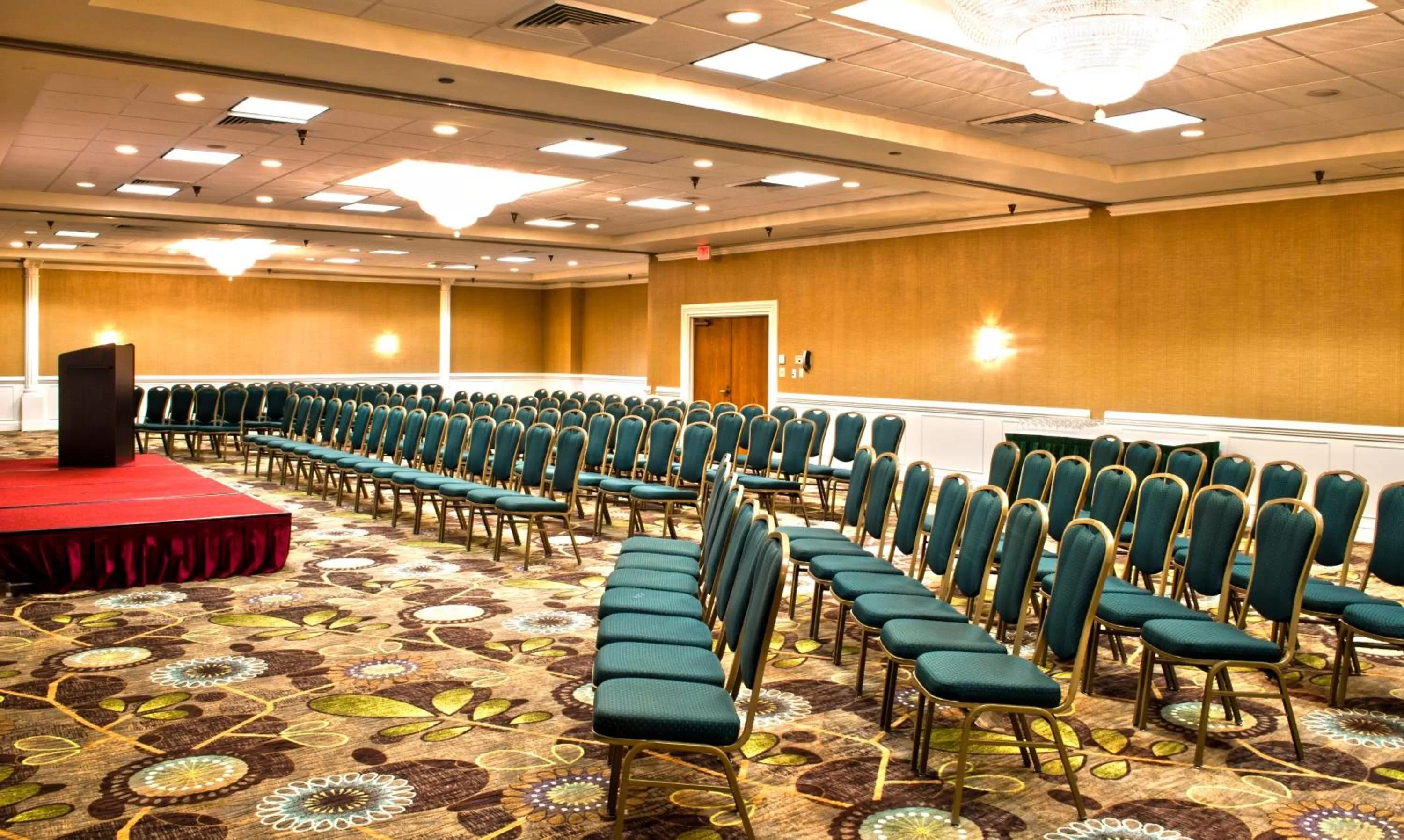 Meeting/conference room in Holiday Inn Arlington at Ballston by IHG