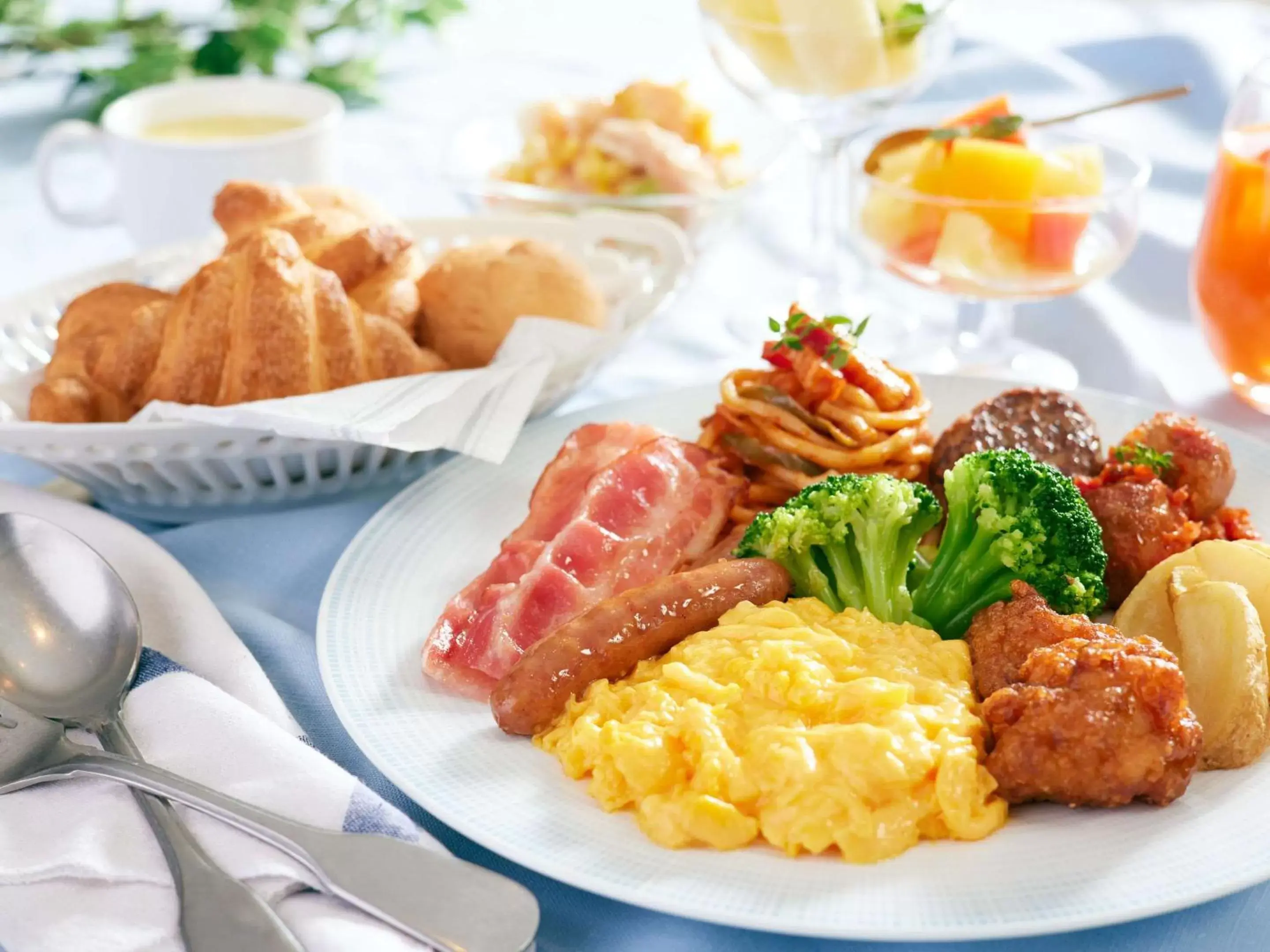 Breakfast, Food in Comfort Suites Tokyo Bay