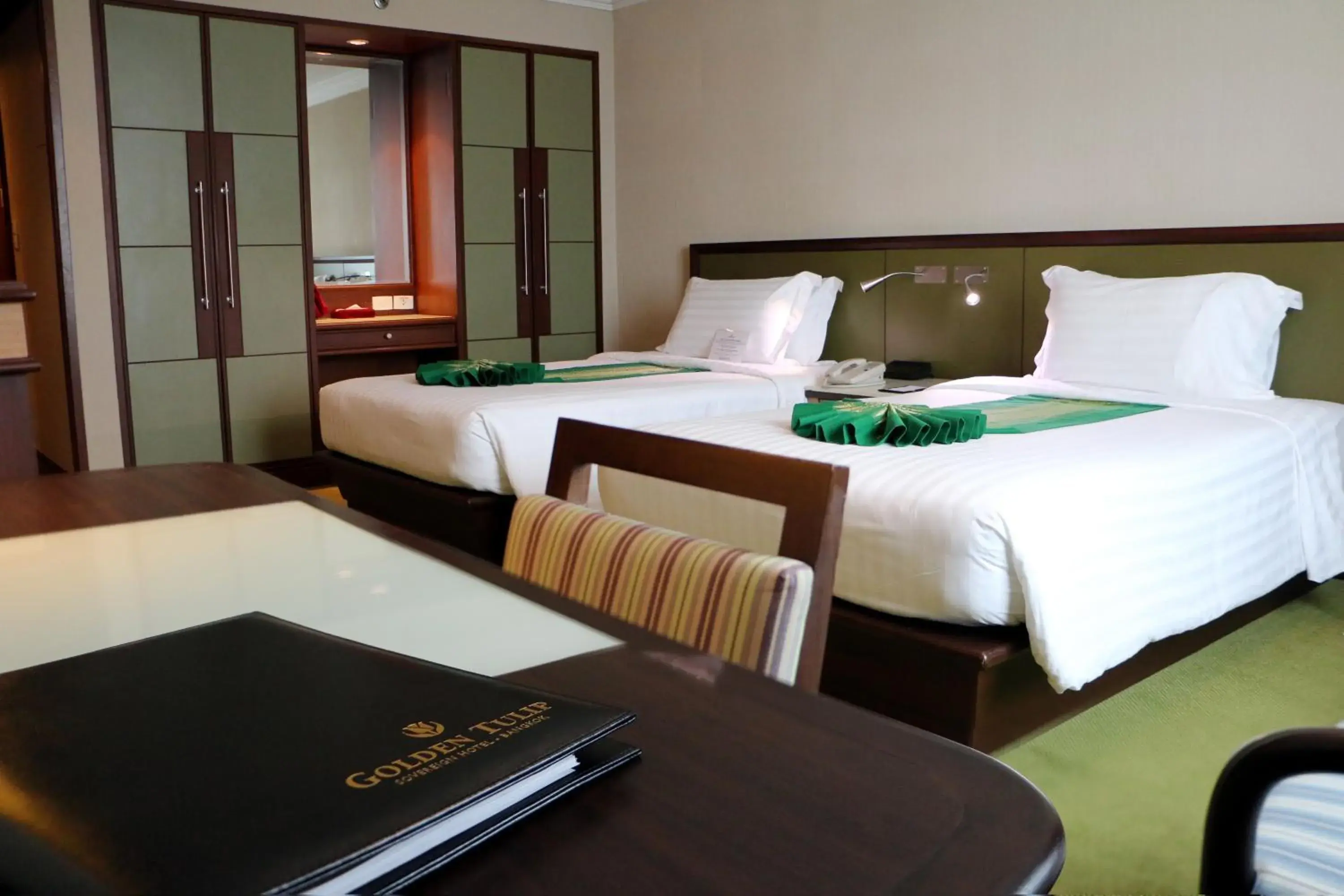 Bedroom, Bed in Golden Tulip Sovereign Hotel Bangkok