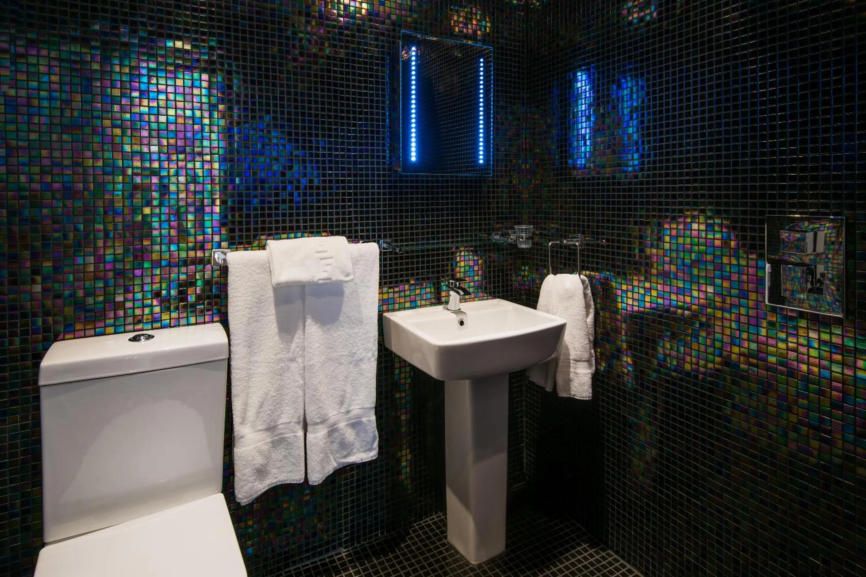 Bathroom in Queenshead Hotel Kelso