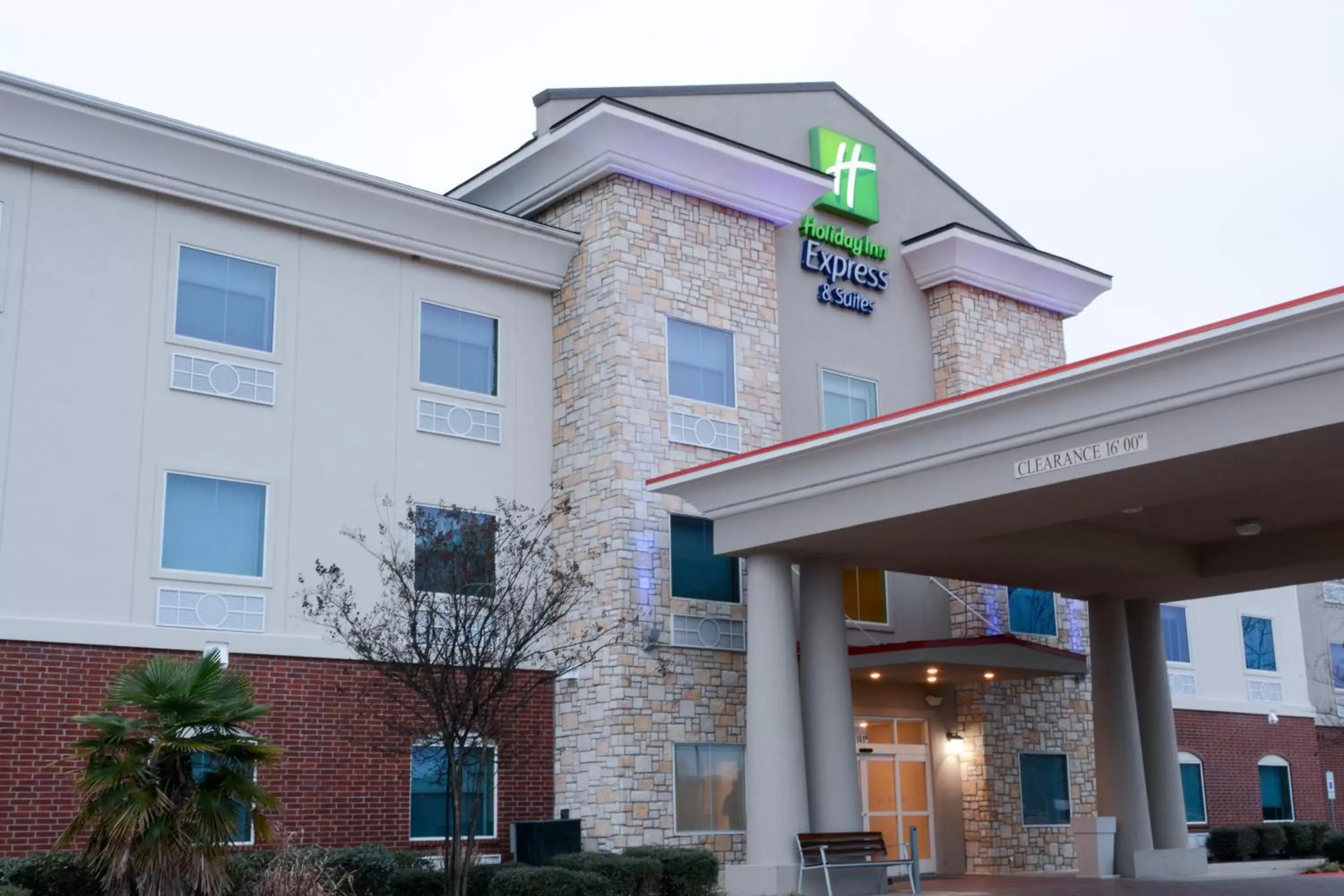 Property Building in Holiday Inn Express Hotel & Suites New Boston, an IHG Hotel