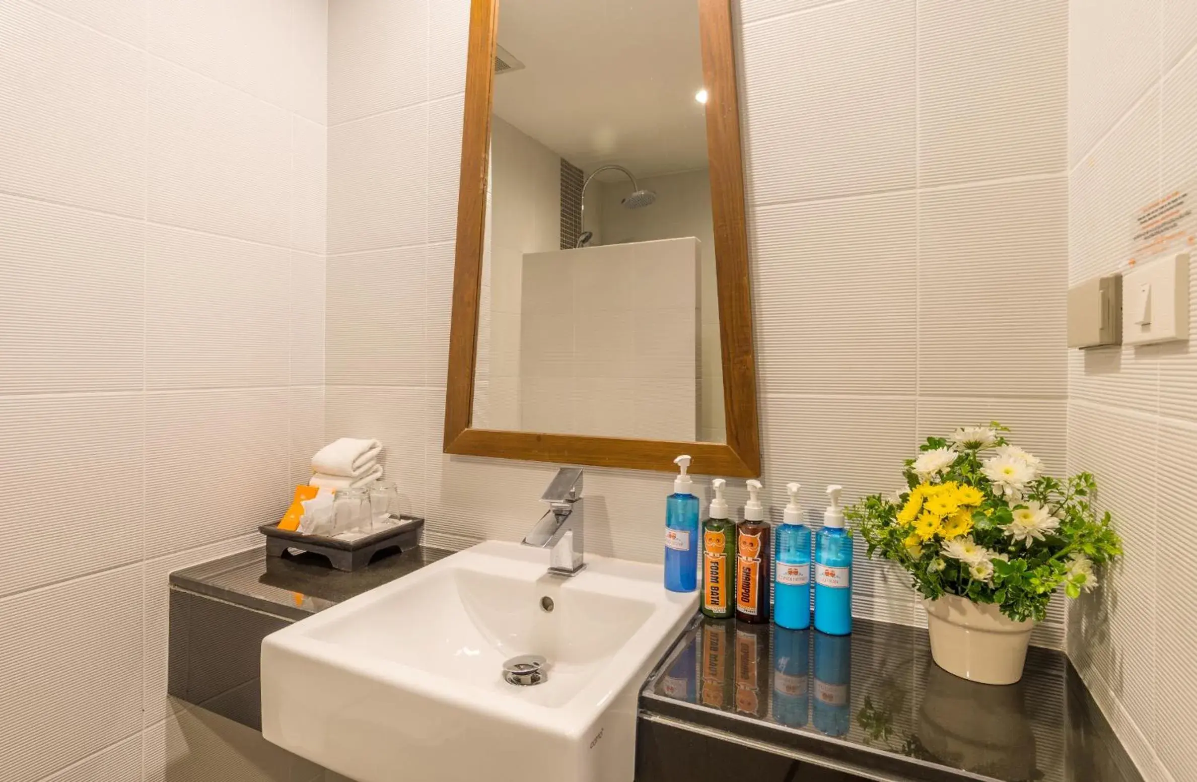 Photo of the whole room, Bathroom in Srisuksant Resort