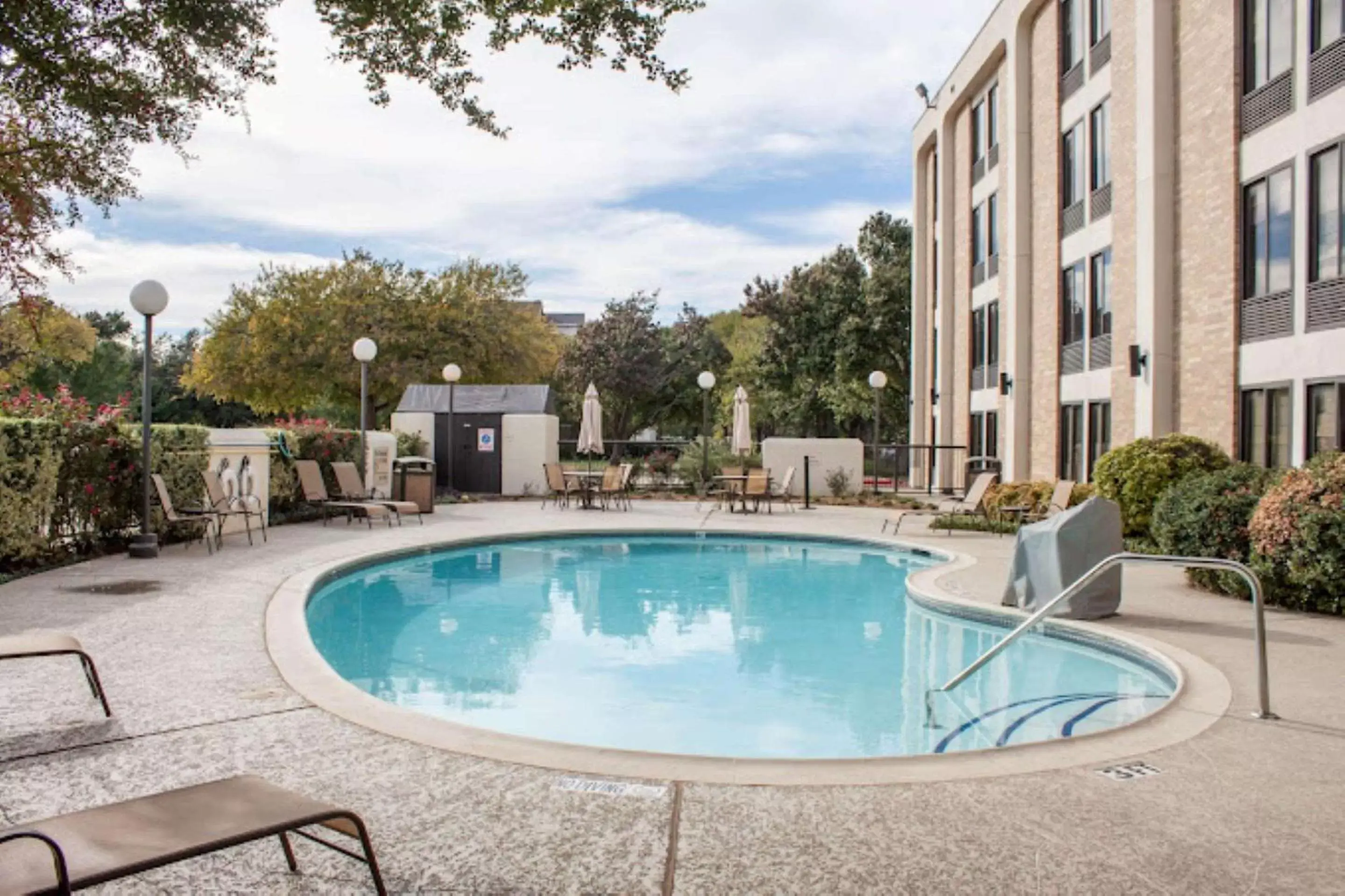 Pool view, Swimming Pool in The Addison Hotel SureStay Collection by Best Western