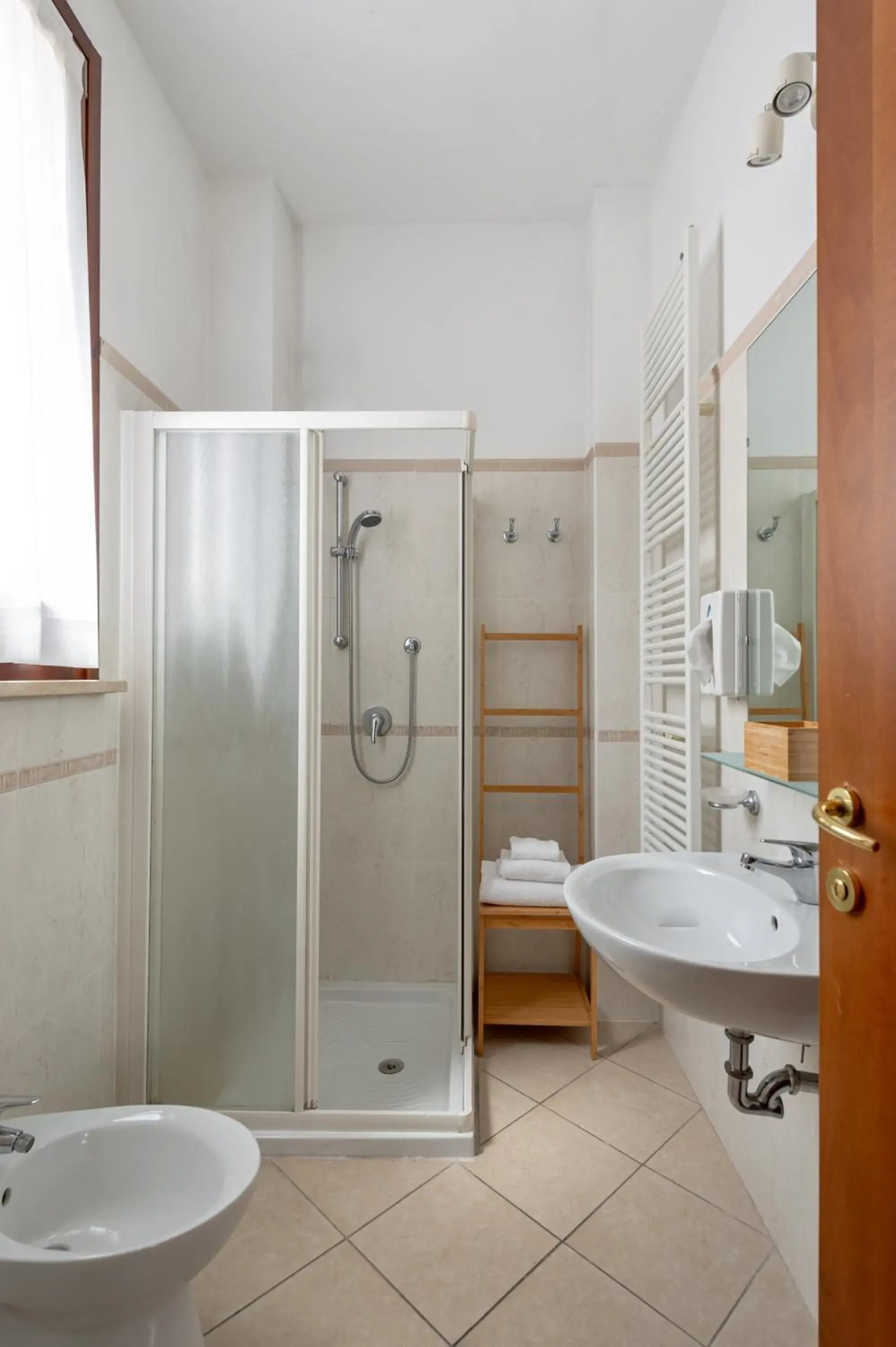 Shower, Bathroom in Hotel Mantegna Stazione