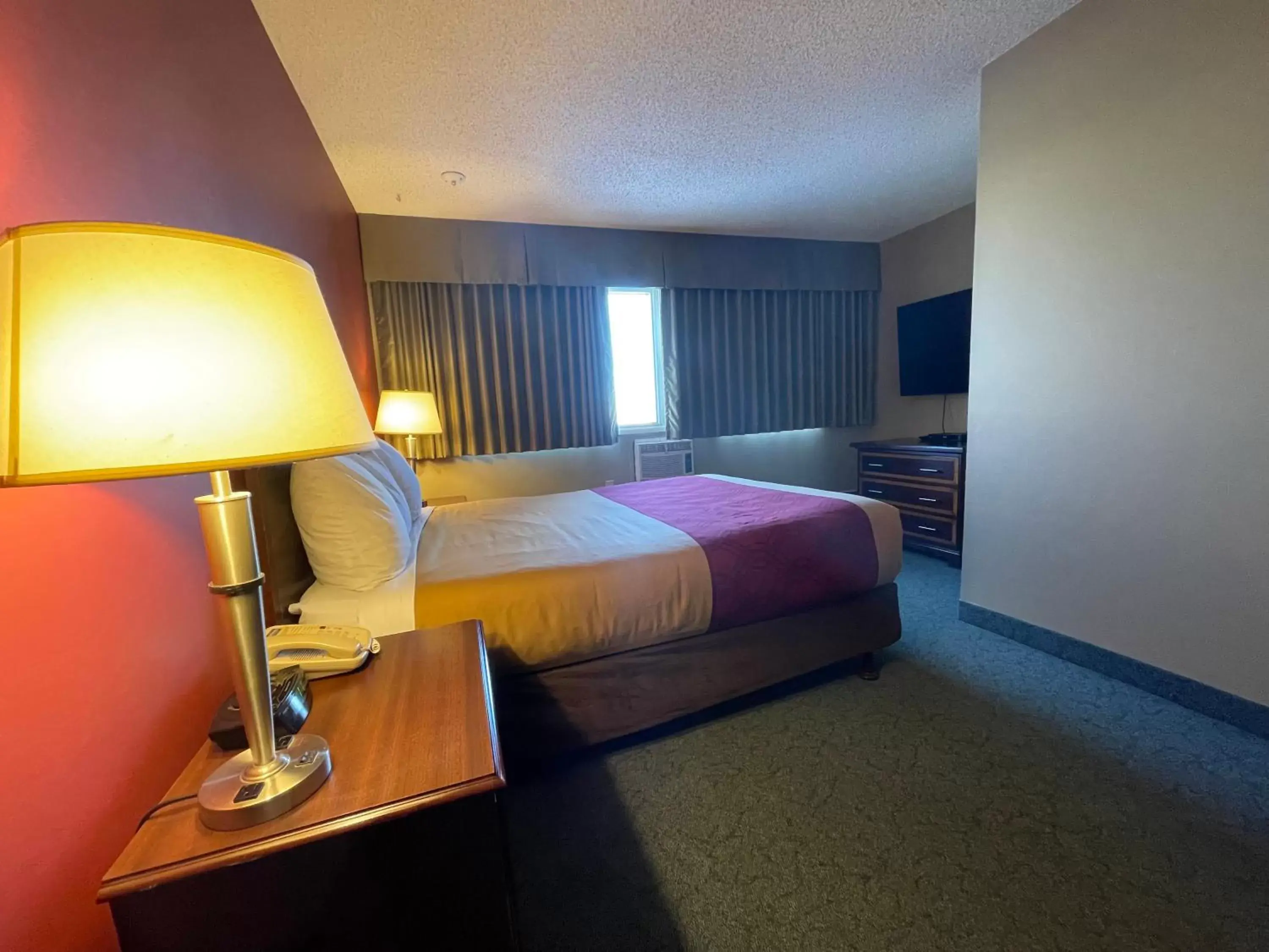 Photo of the whole room, Bed in Travelodge by Wyndham Fort St John