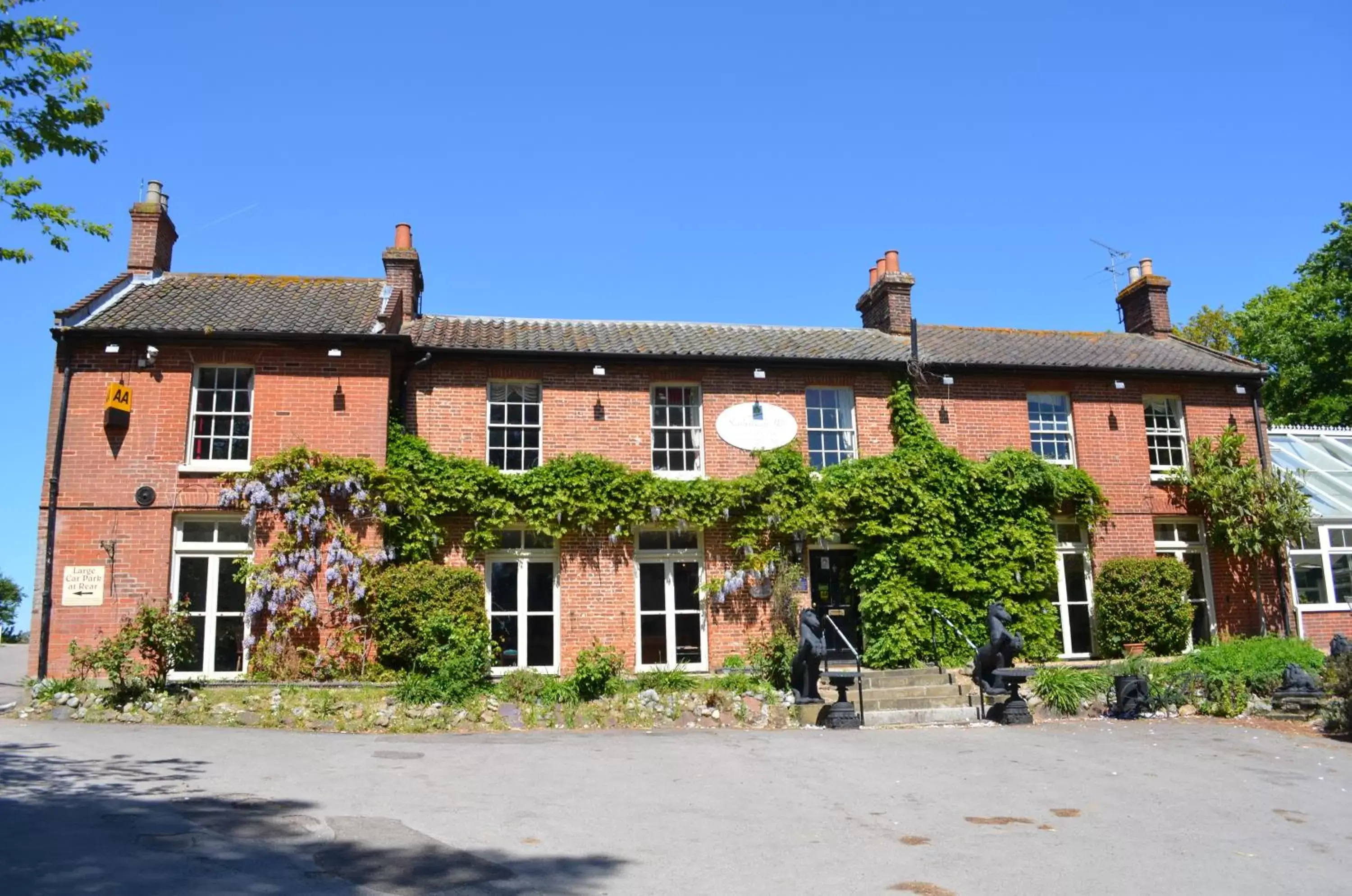 Property Building in Scarborough Hill Country Inn