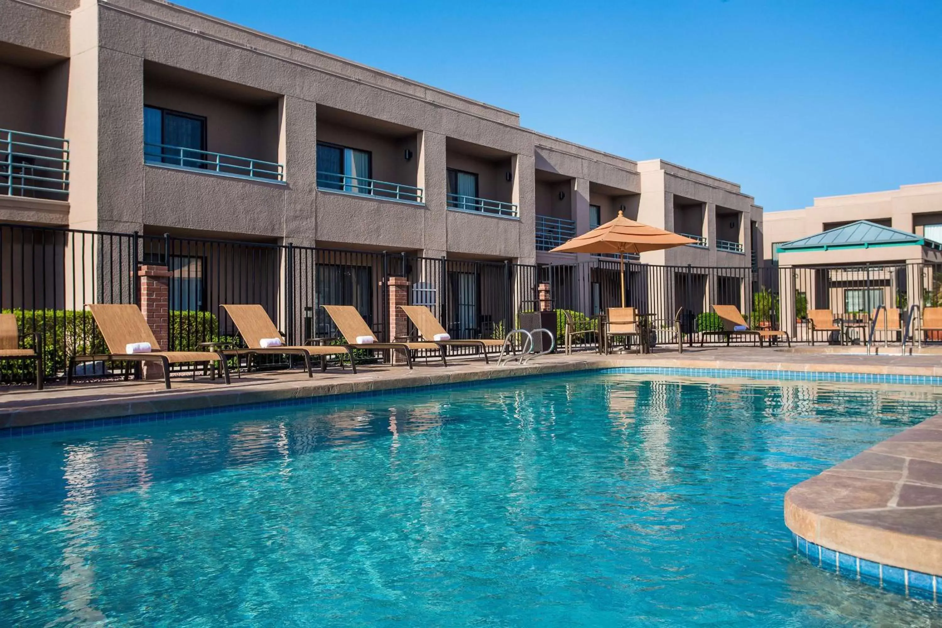 Pool view, Swimming Pool in Sonesta Select Scottsdale at Mayo Clinic Campus