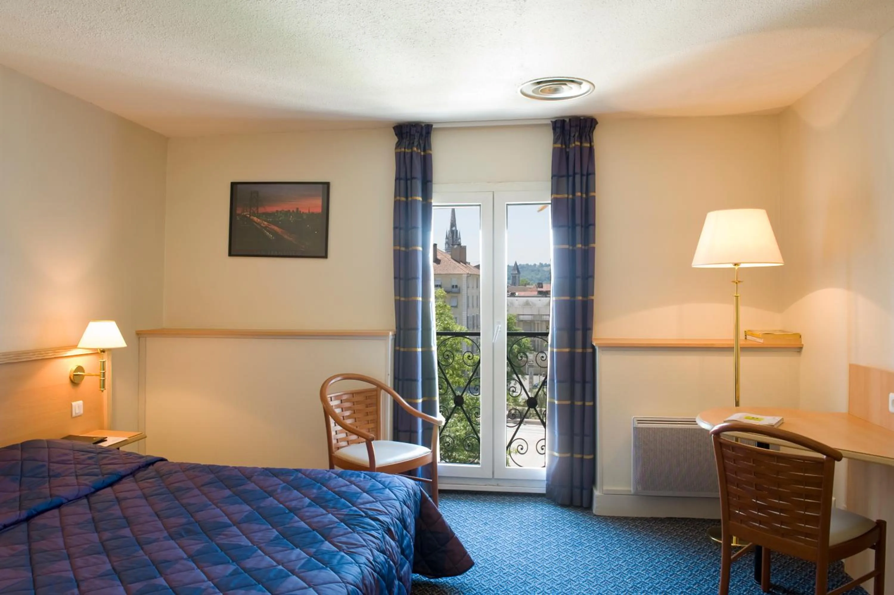 Bed in Hotel Le Bourbon Pau Centre