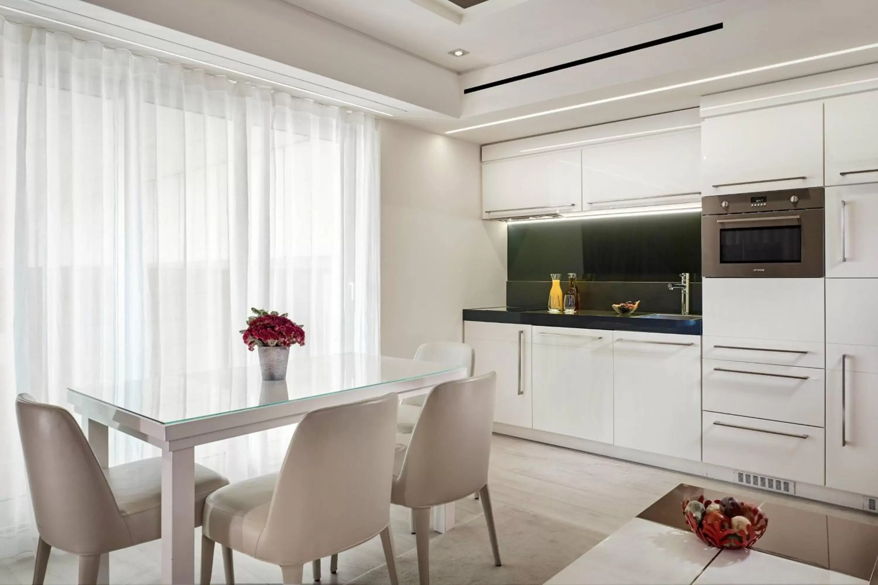 Kitchen or kitchenette, Dining Area in The Ritz-Carlton, Herzliya